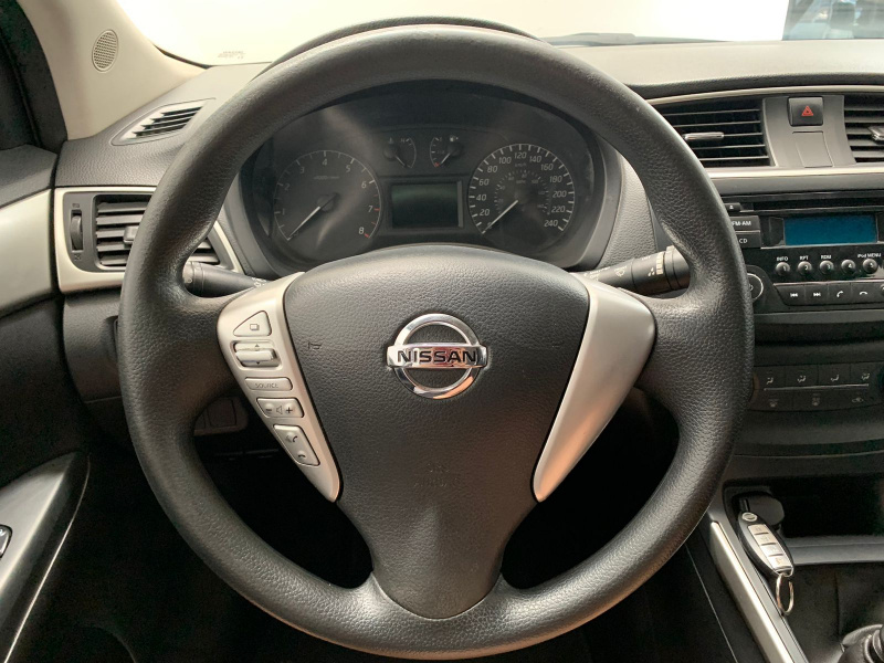 Nissan Sentra 4 pts. Sense, TM6, a/ac., RA-16 (cambio de línea) 2017