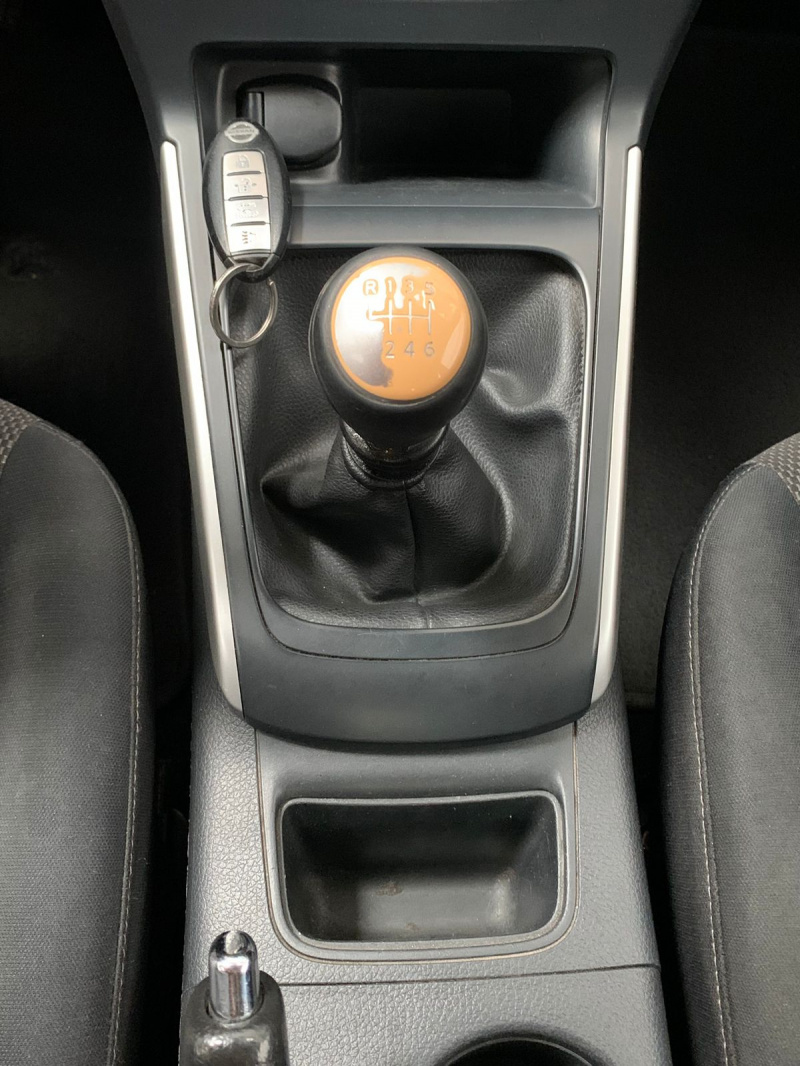 Nissan Sentra 4 pts. Sense, TM6, a/ac., RA-16 (cambio de línea) 2017