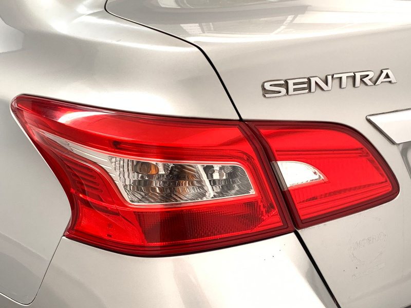 Nissan Sentra 4 pts. Sense, TM6, a/ac., RA-16 (cambio de línea) 2017