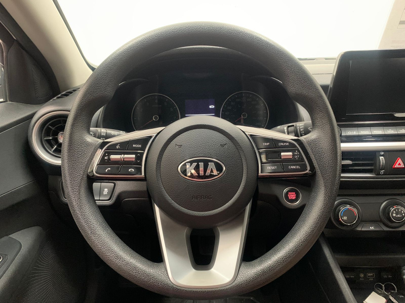 KIA Forte 4 pts. LX, 2.0l, AT, a/c., sin botón encend., f. niebla, Ra-16 (línea anterior) 2021