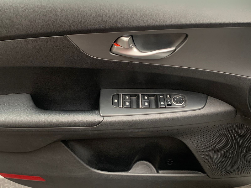KIA Forte 4 pts. LX, 2.0l, AT, a/c., sin botón encend., f. niebla, Ra-16 (línea anterior) 2021
