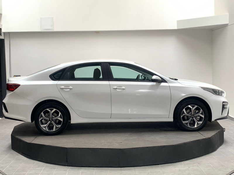 KIA Forte 4 pts. LX, 2.0l, AT, a/c., sin botón encend., f. niebla, Ra-16 (línea anterior) 2021