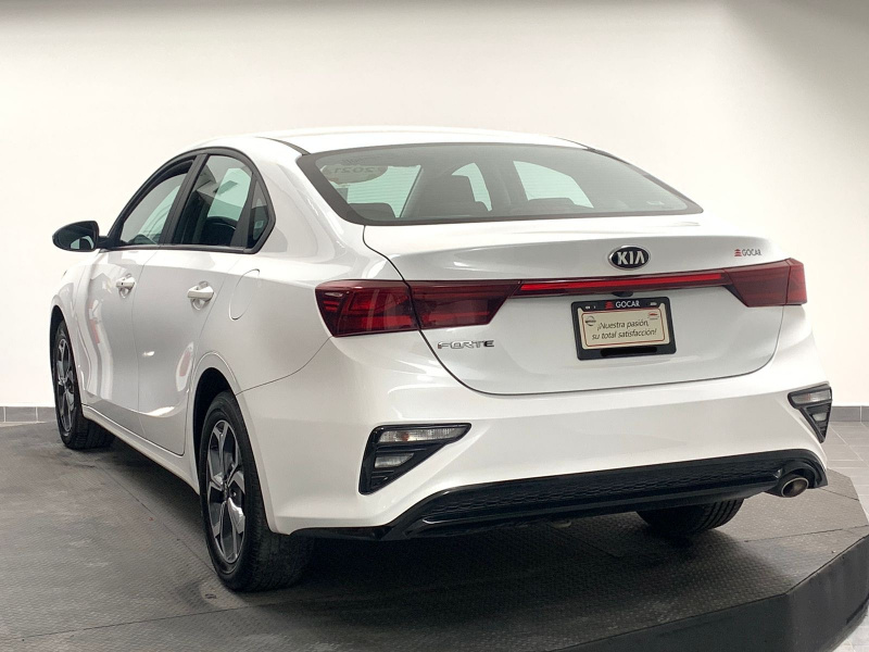 KIA Forte 4 pts. LX, 2.0l, AT, a/c., sin botón encend., f. niebla, Ra-16 (línea anterior) 2021