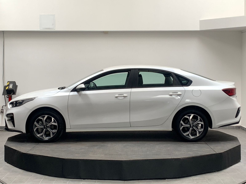 KIA Forte 4 pts. LX, 2.0l, AT, a/c., sin botón encend., f. niebla, Ra-16 (línea anterior) 2021