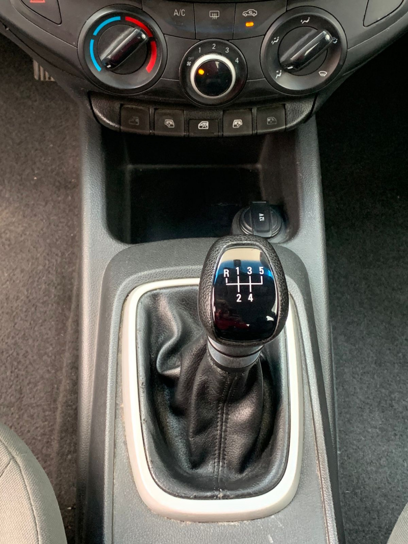 Chevrolet Aveo 4 pts. LS, TM5, a/ac., R-14 (línea nueva) 2018