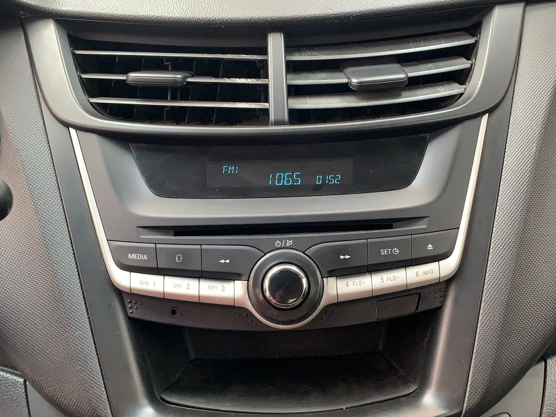 Chevrolet Aveo 4 pts. LS, TM5, a/ac., R-14 (línea nueva) 2018