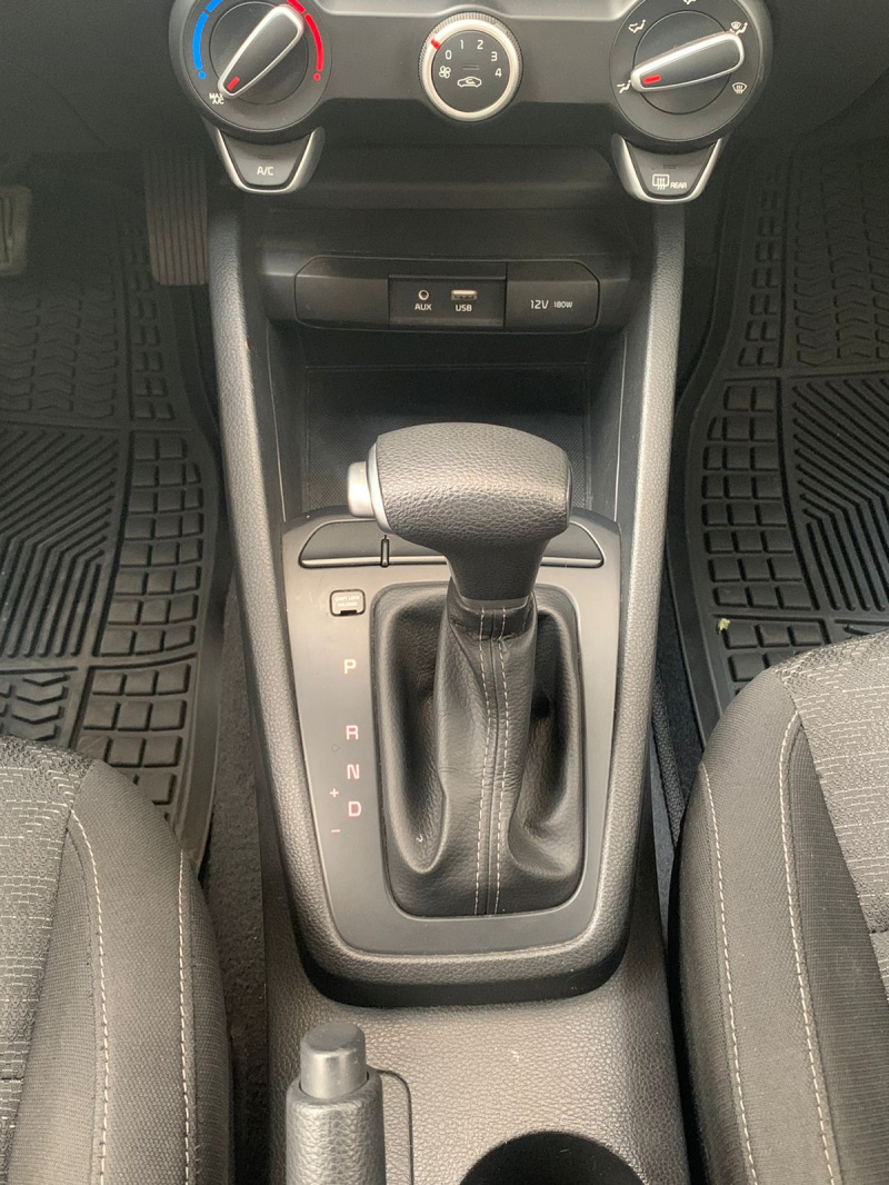 KIA Rio 4 pts. LX, TA, A/ac., VE, RA-15 2020