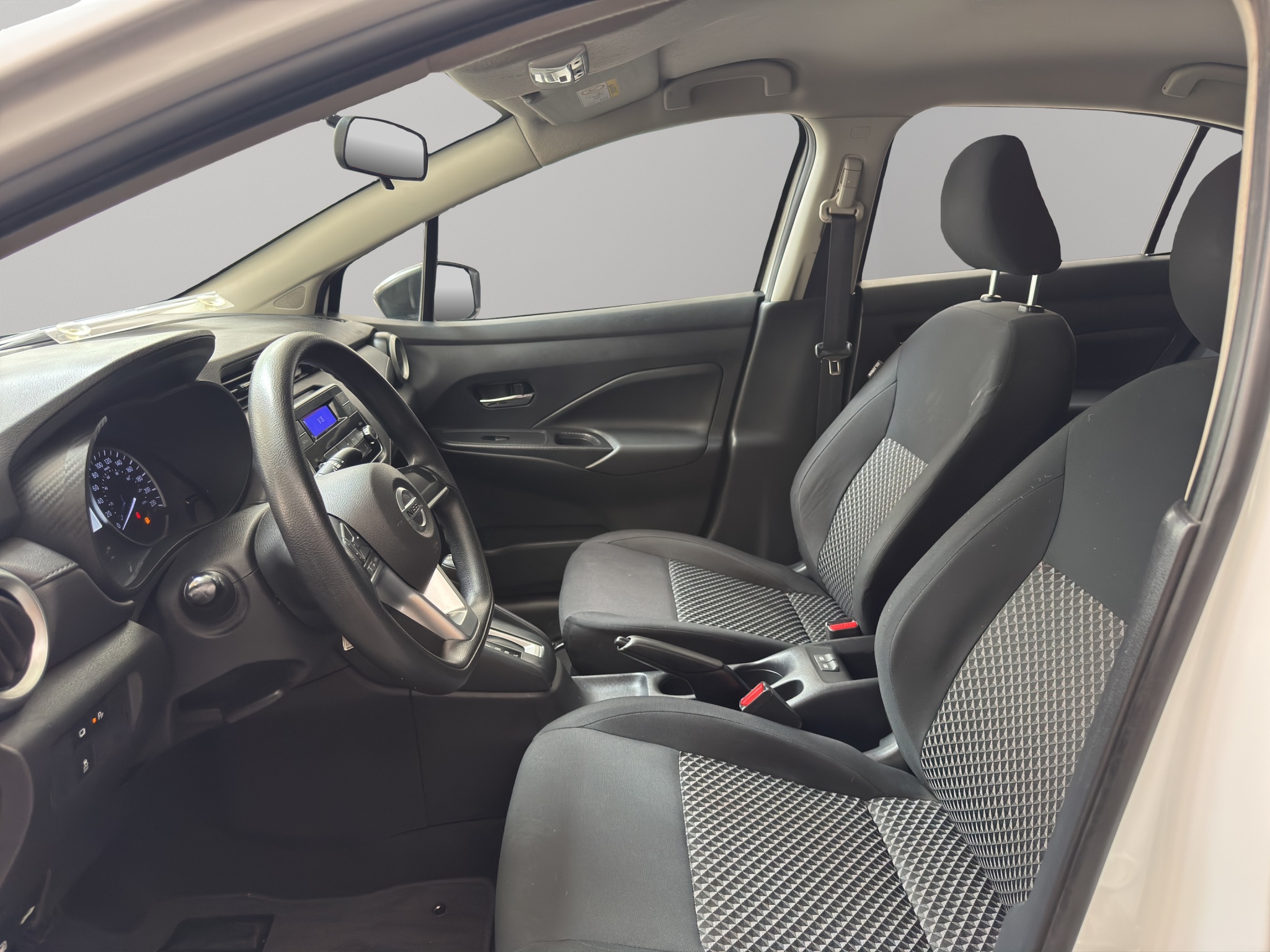 Nissan Versa 4 pts. Sense, CVT, a/ac., VE, R-15 (línea anterior) 2022