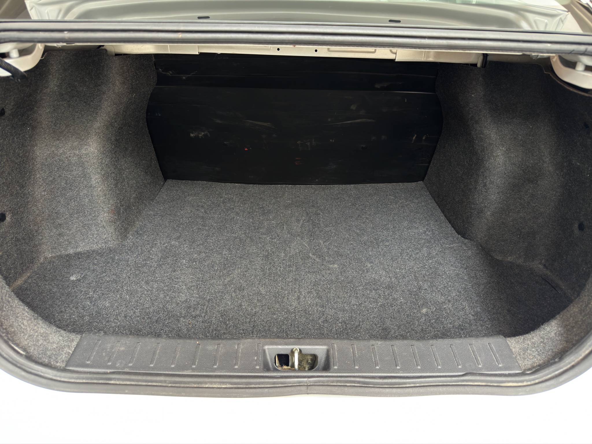 Nissan Versa 4 pts. Sense, CVT, a/ac., VE, R-15 (línea anterior) 2022