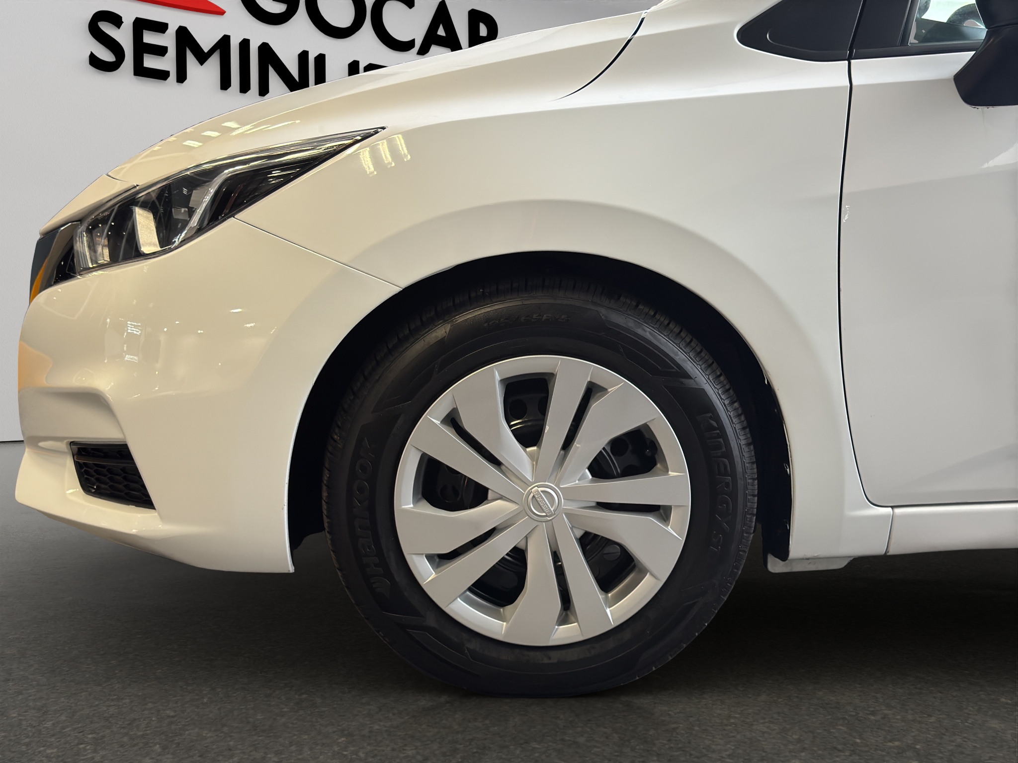 Nissan Versa 4 pts. Sense, CVT, a/ac., VE, R-15 (línea anterior) 2022