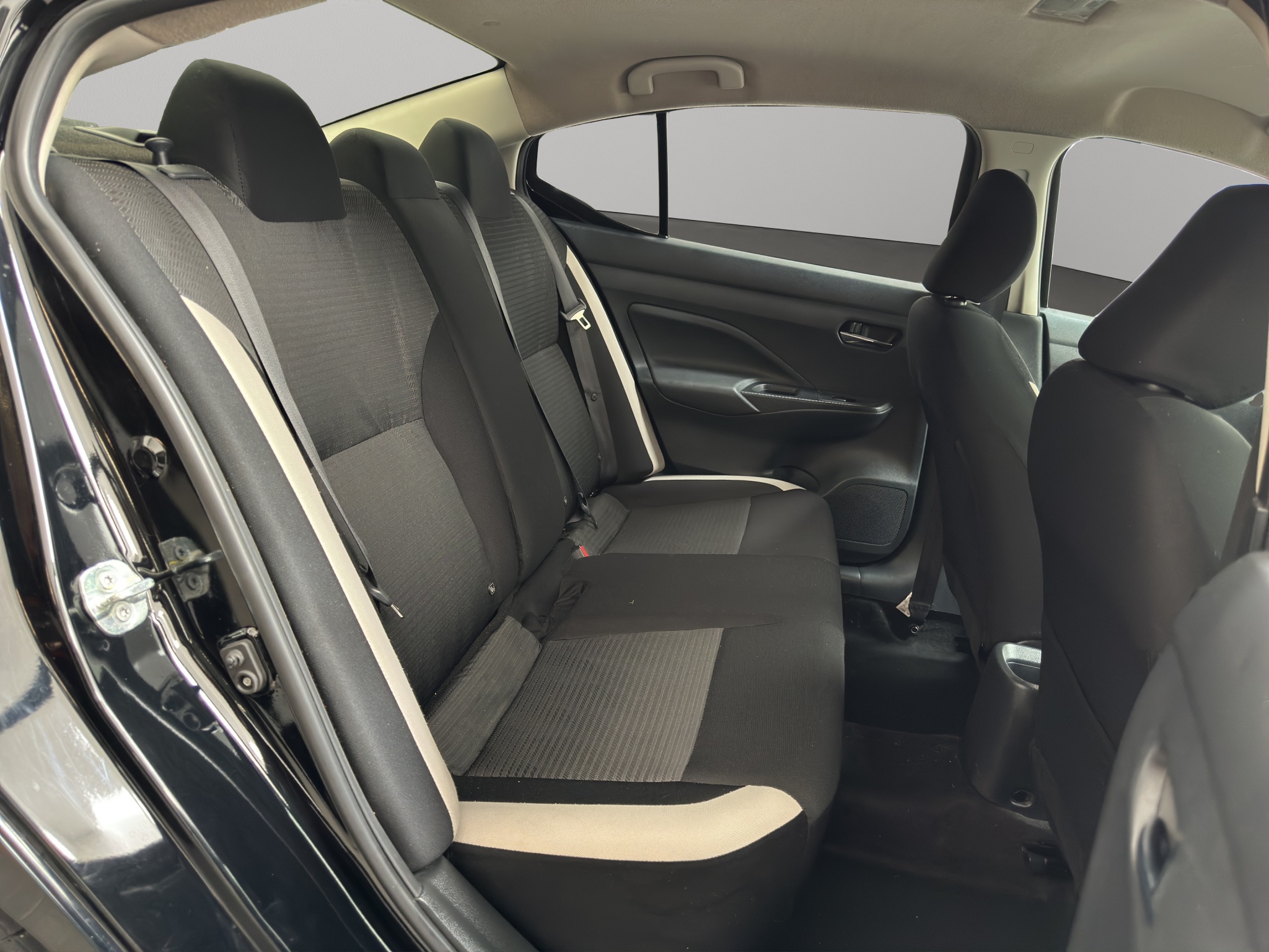 Nissan Versa 4 pts. Advance, TM5, a/ac., VE, f. niebla, RA-16 (línea anterior) 2022