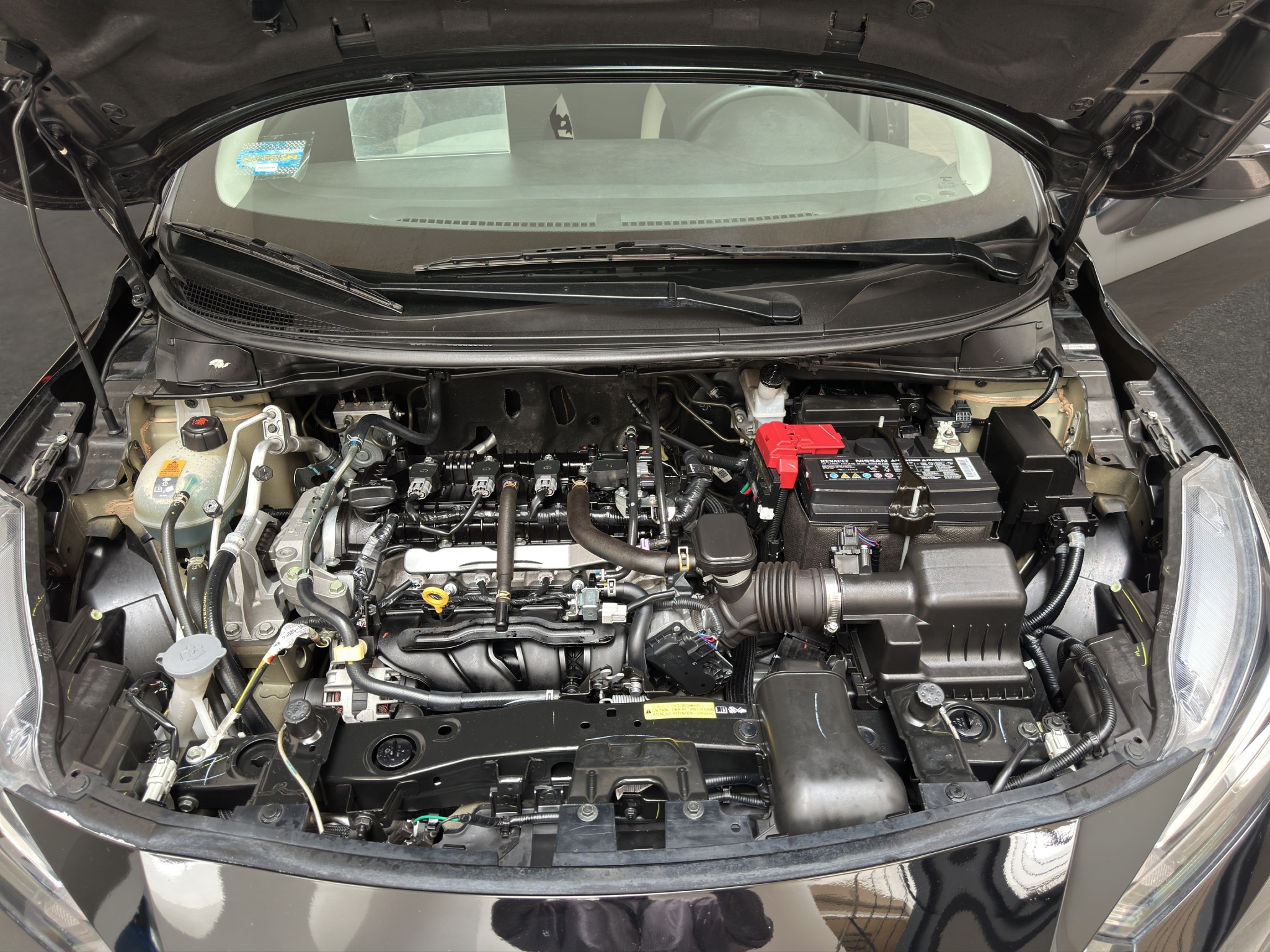 Nissan Versa 4 pts. Advance, TM5, a/ac., VE, f. niebla, RA-16 (línea anterior) 2022