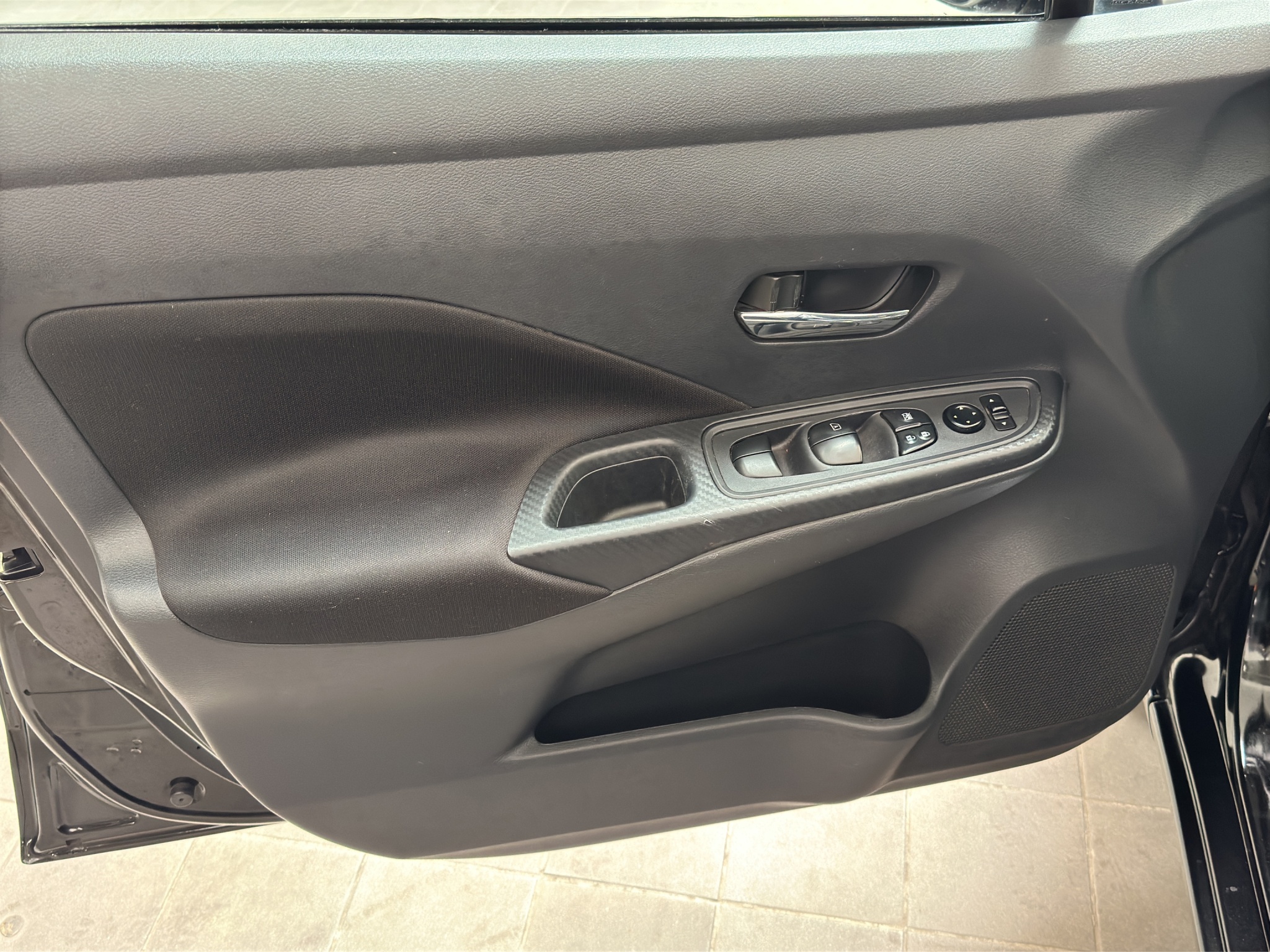 Nissan Versa 4 pts. Advance, TM5, a/ac., VE, f. niebla, RA-16 (línea anterior) 2022