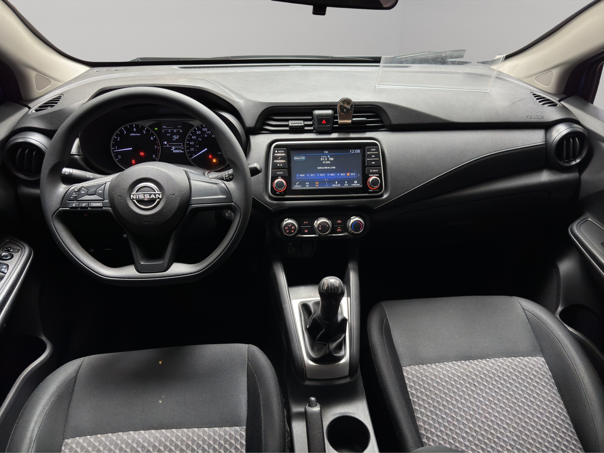 Nissan Versa 4 pts. Sense, TM5, a/ac., R-15 (cambio de línea) 2023