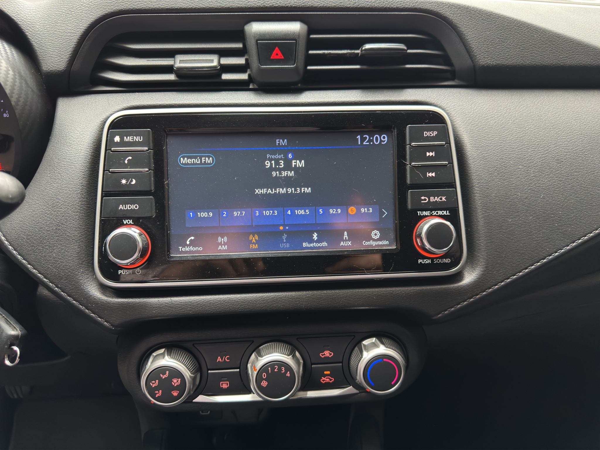 Nissan Versa 4 pts. Sense, TM5, a/ac., R-15 (cambio de línea) 2023