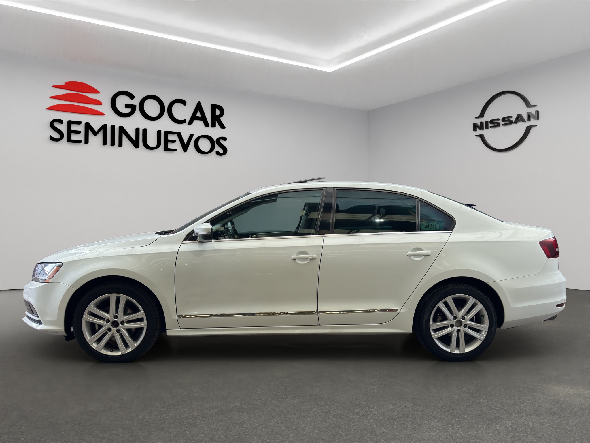 Volkswagen Jetta A6 4 pts. Sportline, 2.5l, Tiptronic, piel, QC, f. niebla, RA-17 2018