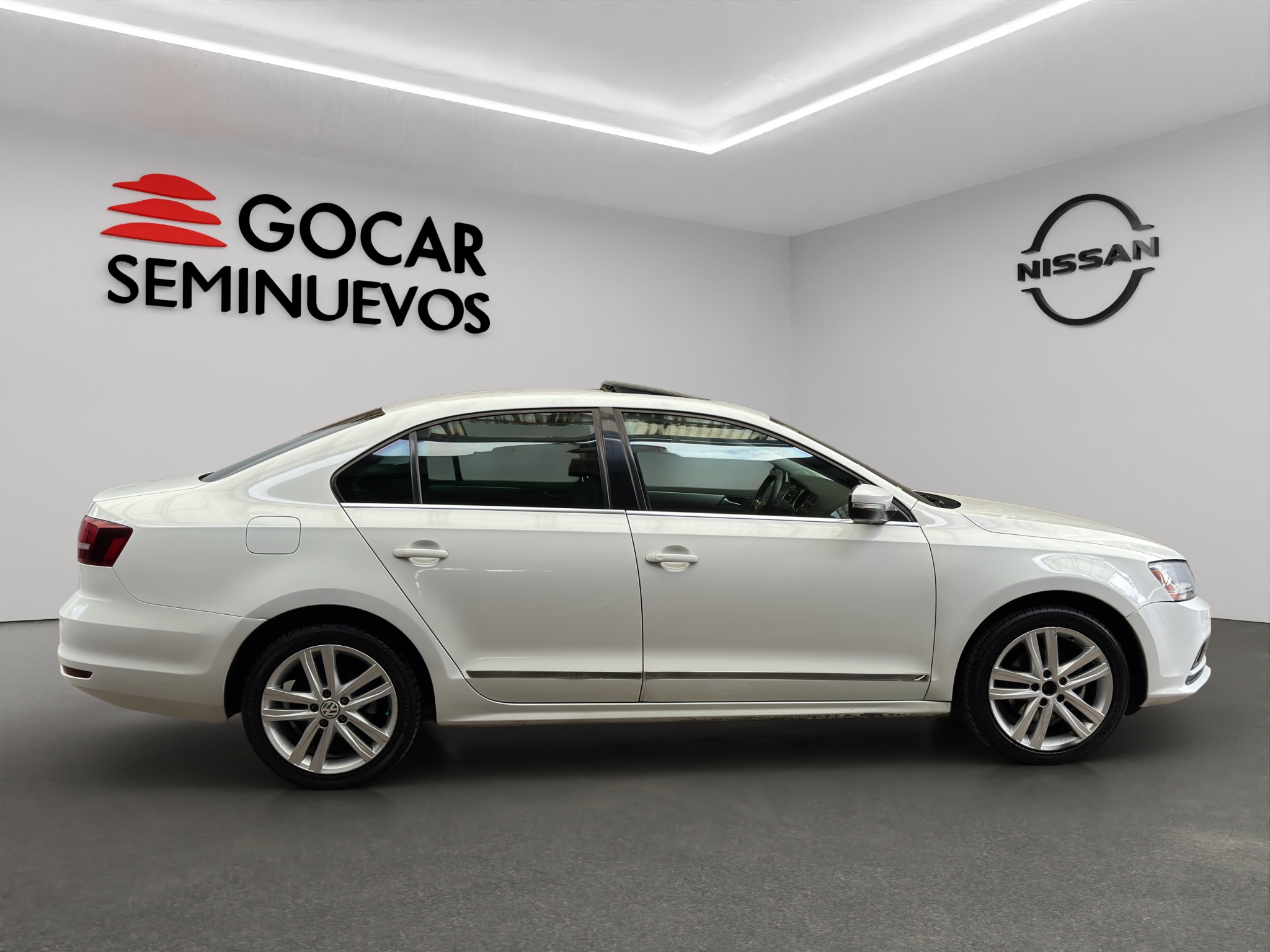 Volkswagen Jetta A6 4 pts. Sportline, 2.5l, Tiptronic, piel, QC, f. niebla, RA-17 2018