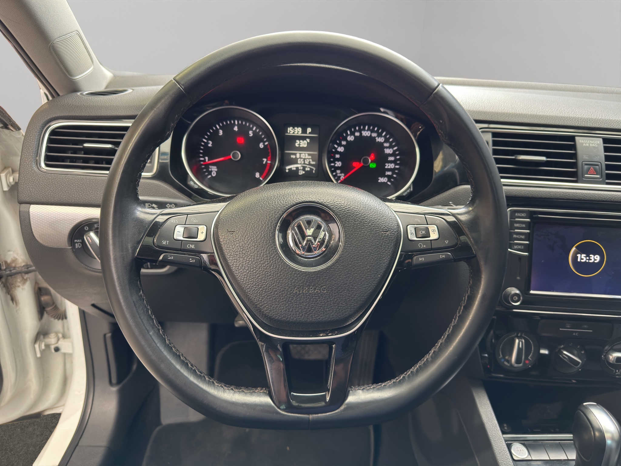 Volkswagen Jetta A6 4 pts. Sportline, 2.5l, Tiptronic, piel, QC, f. niebla, RA-17 2018