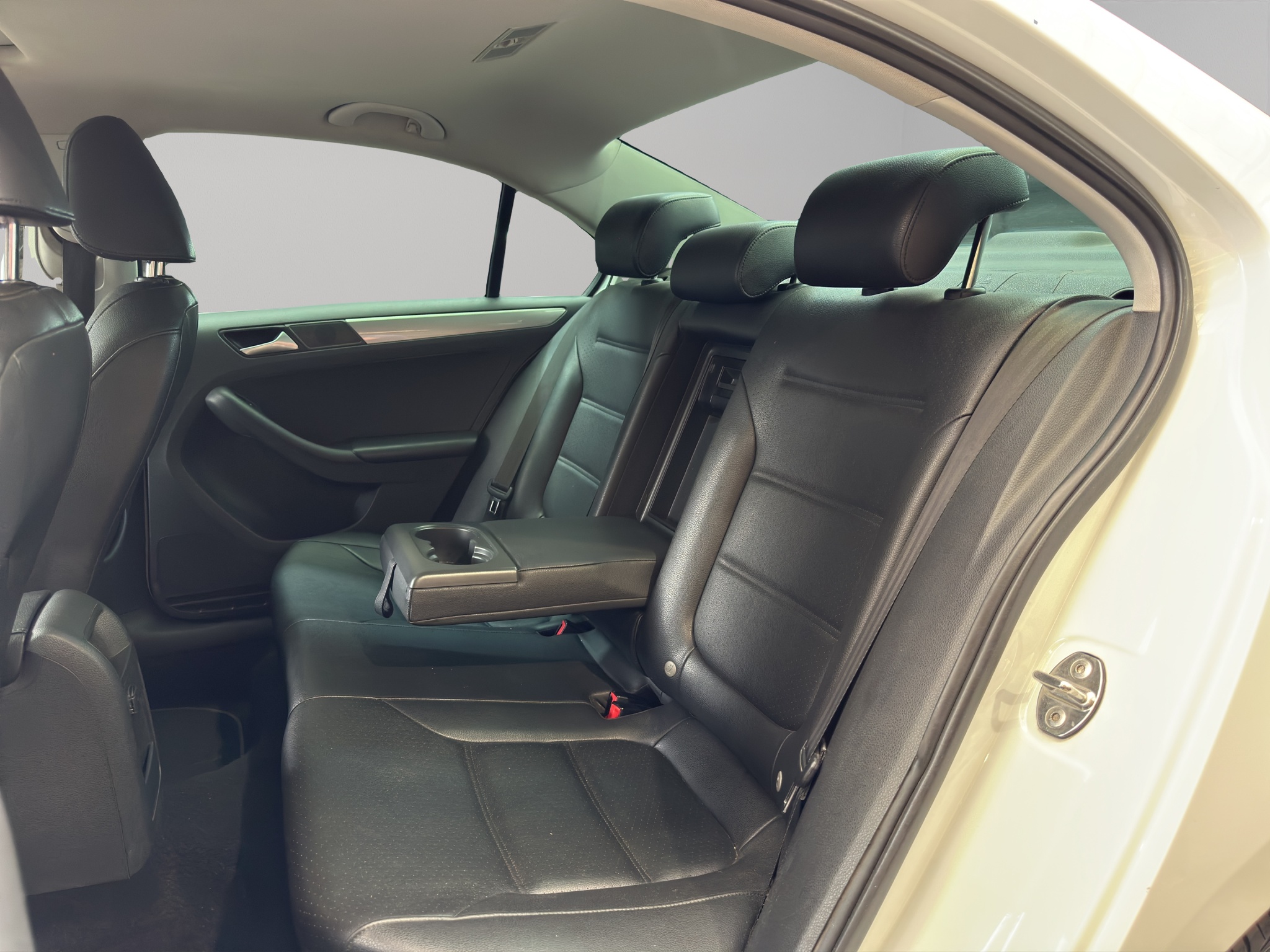 Volkswagen Jetta A6 4 pts. Sportline, 2.5l, Tiptronic, piel, QC, f. niebla, RA-17 2018