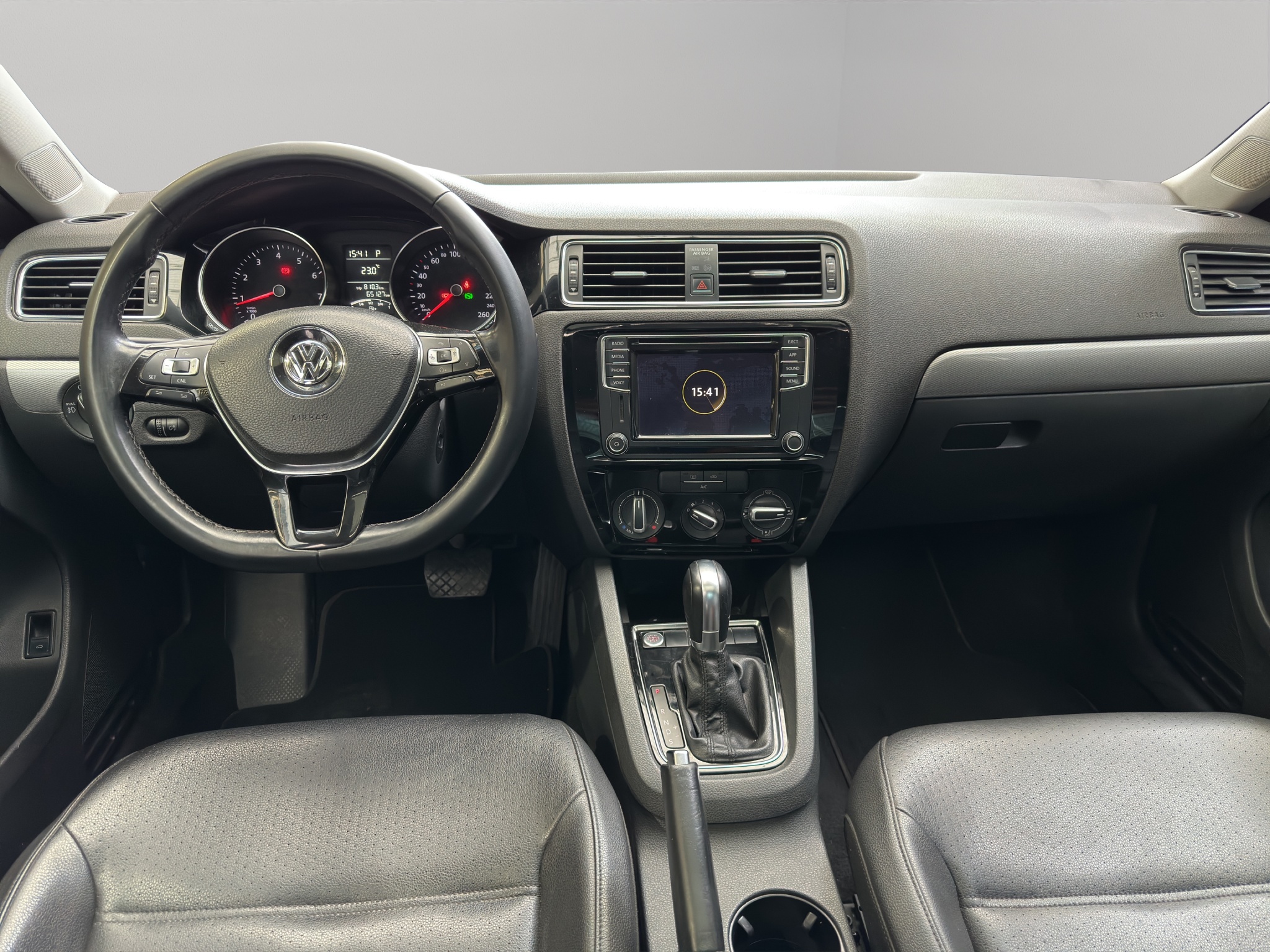 Volkswagen Jetta A6 4 pts. Sportline, 2.5l, Tiptronic, piel, QC, f. niebla, RA-17 2018