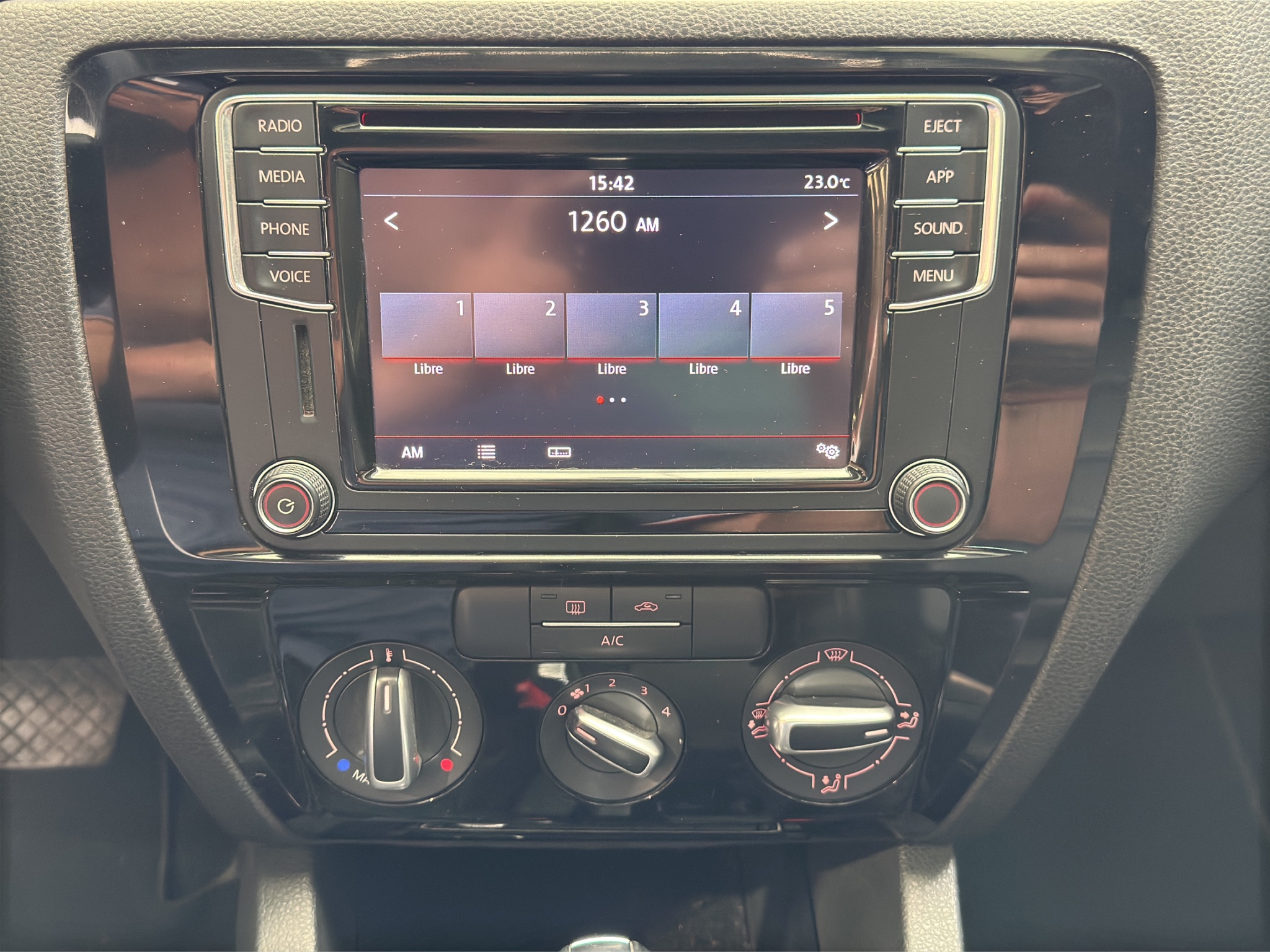 Volkswagen Jetta A6 4 pts. Sportline, 2.5l, Tiptronic, piel, QC, f. niebla, RA-17 2018