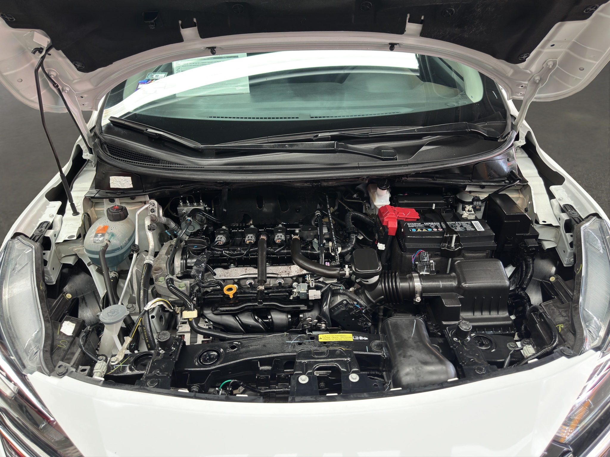 Nissan Versa 4 pts. Sense, CVT, a/ac., R-15 2024