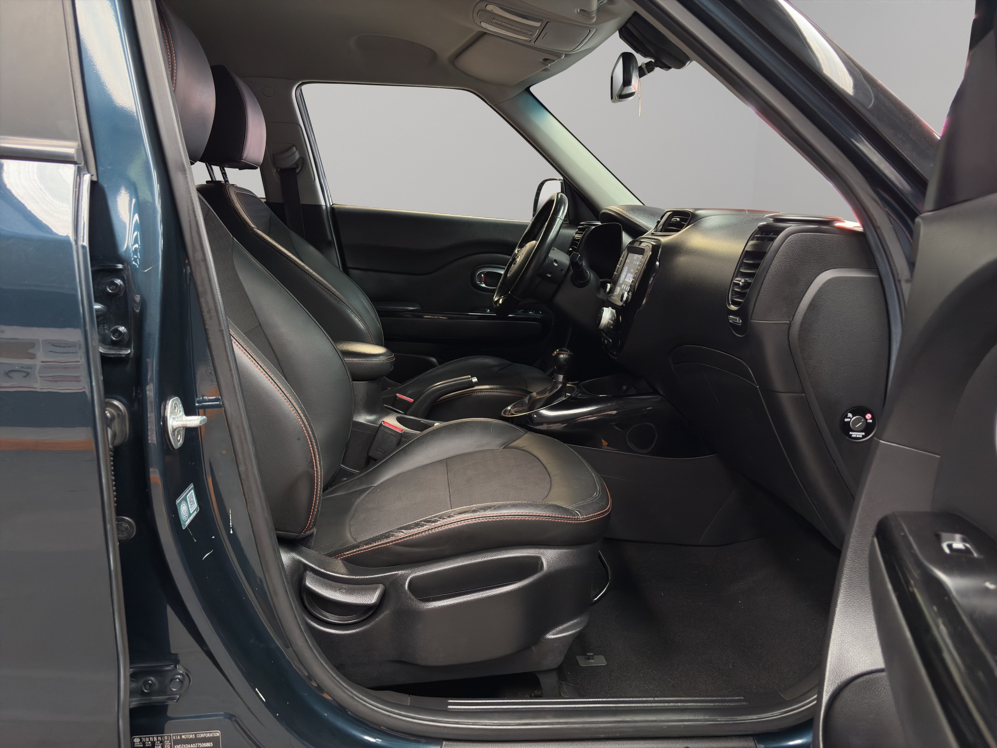 KIA Soul  5 pts. SX, 1.6T, TA, a/ac. Aut., f. led, f. xenón, RA-18 2018