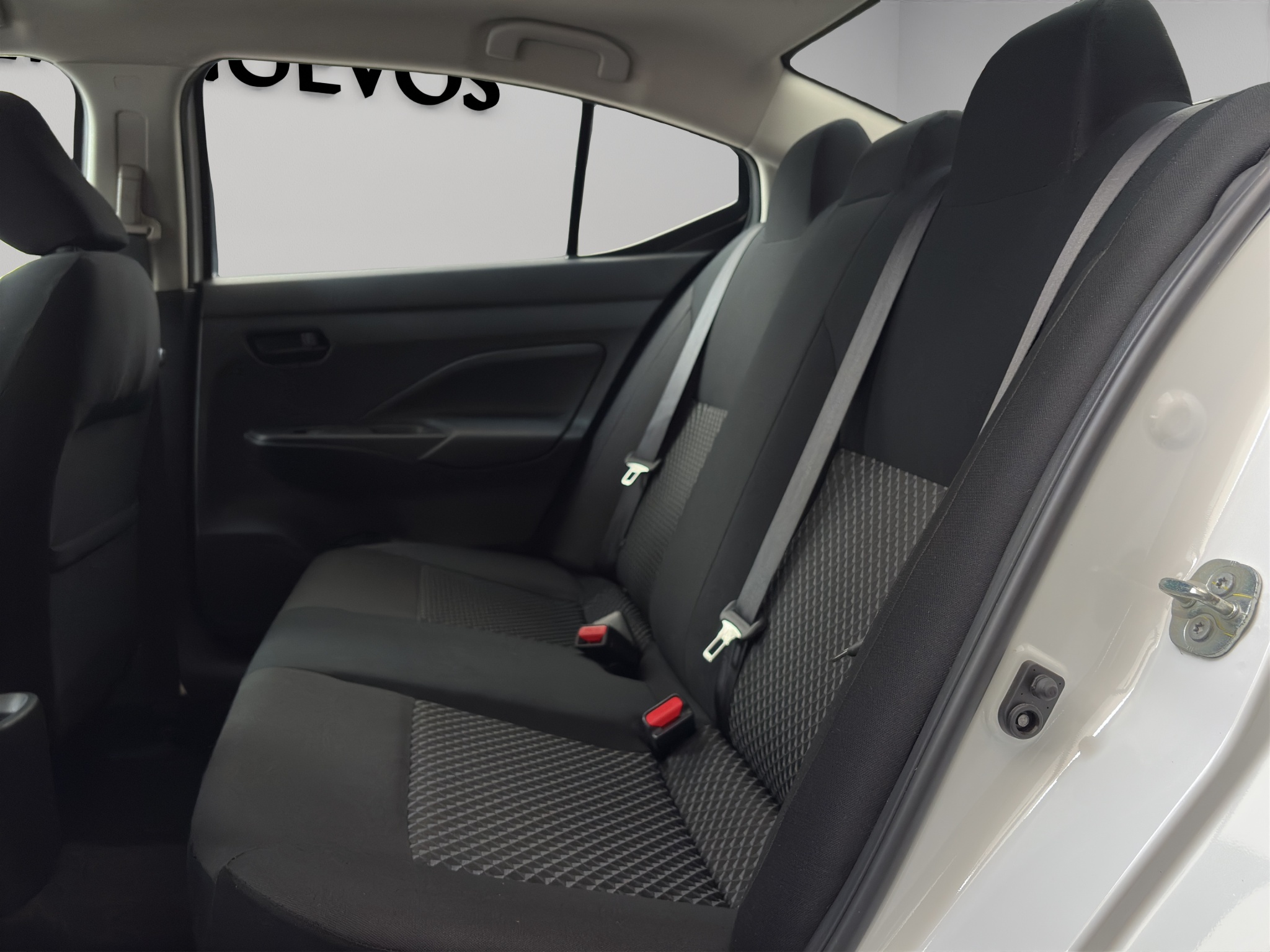 Nissan Versa 4 pts. Sense, CVT, a/ac., R-15 2024