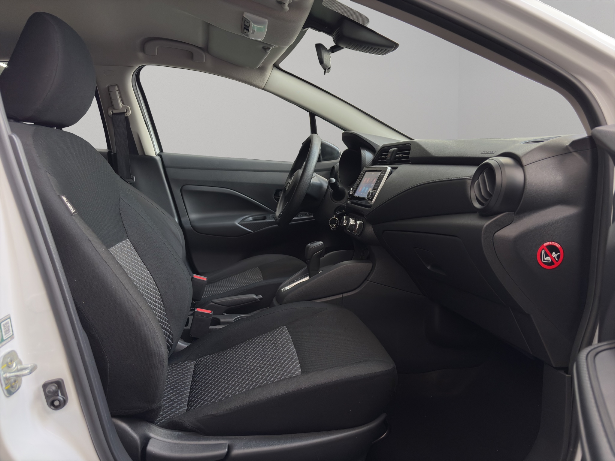 Nissan Versa 4 pts. Sense, CVT, a/ac., R-15 2024
