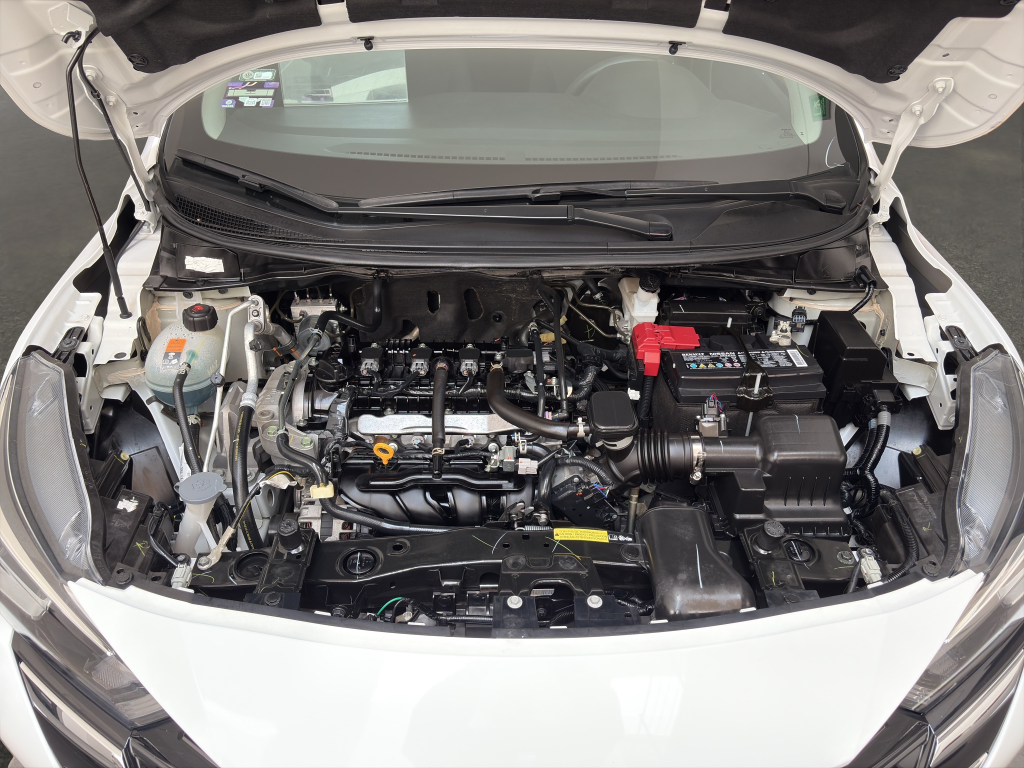 Nissan Versa 4 pts. Sense, CVT, a/ac., R-15 2024