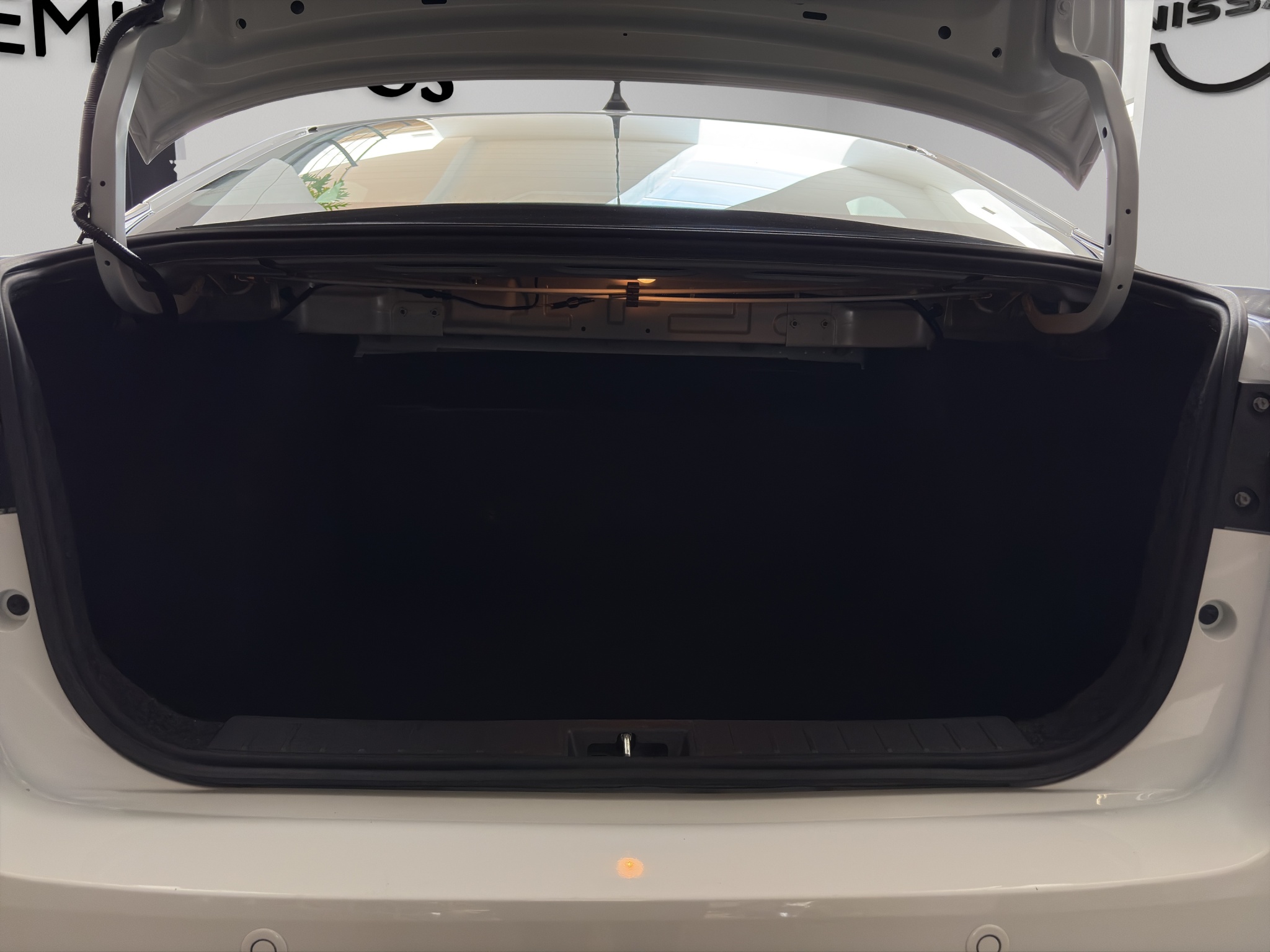 Nissan Versa 4 pts. Sense, CVT, a/ac., R-15 2024