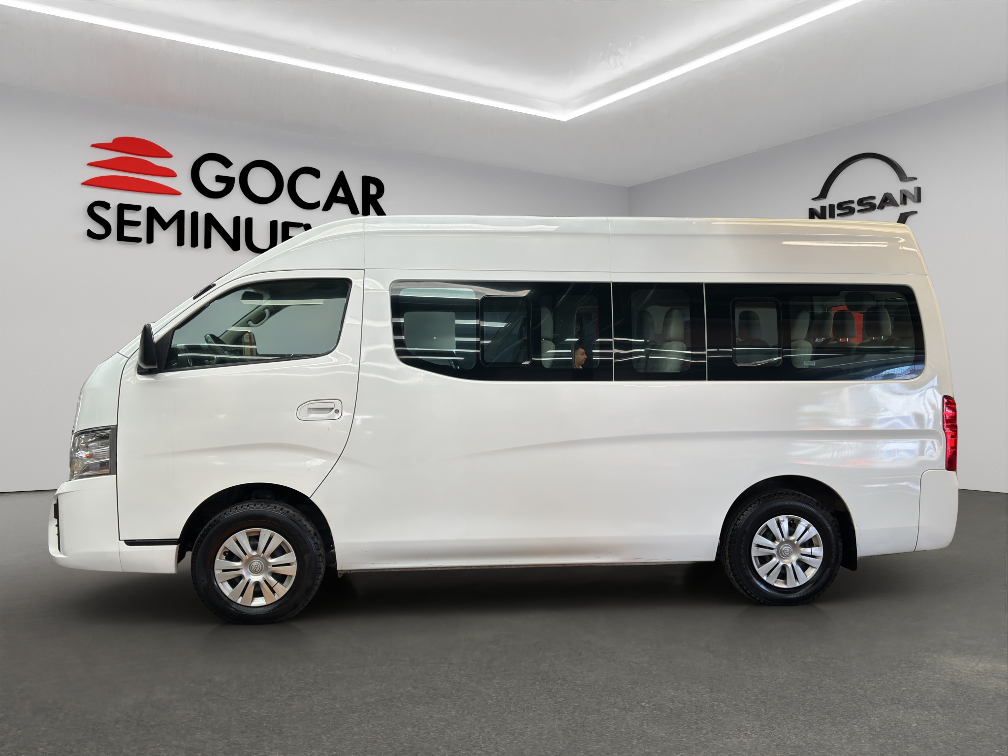 Nissan Urvan Pasajeros 4 pts. Amplia, TM5, a/ac., desem. tras., 14 pas. 2023