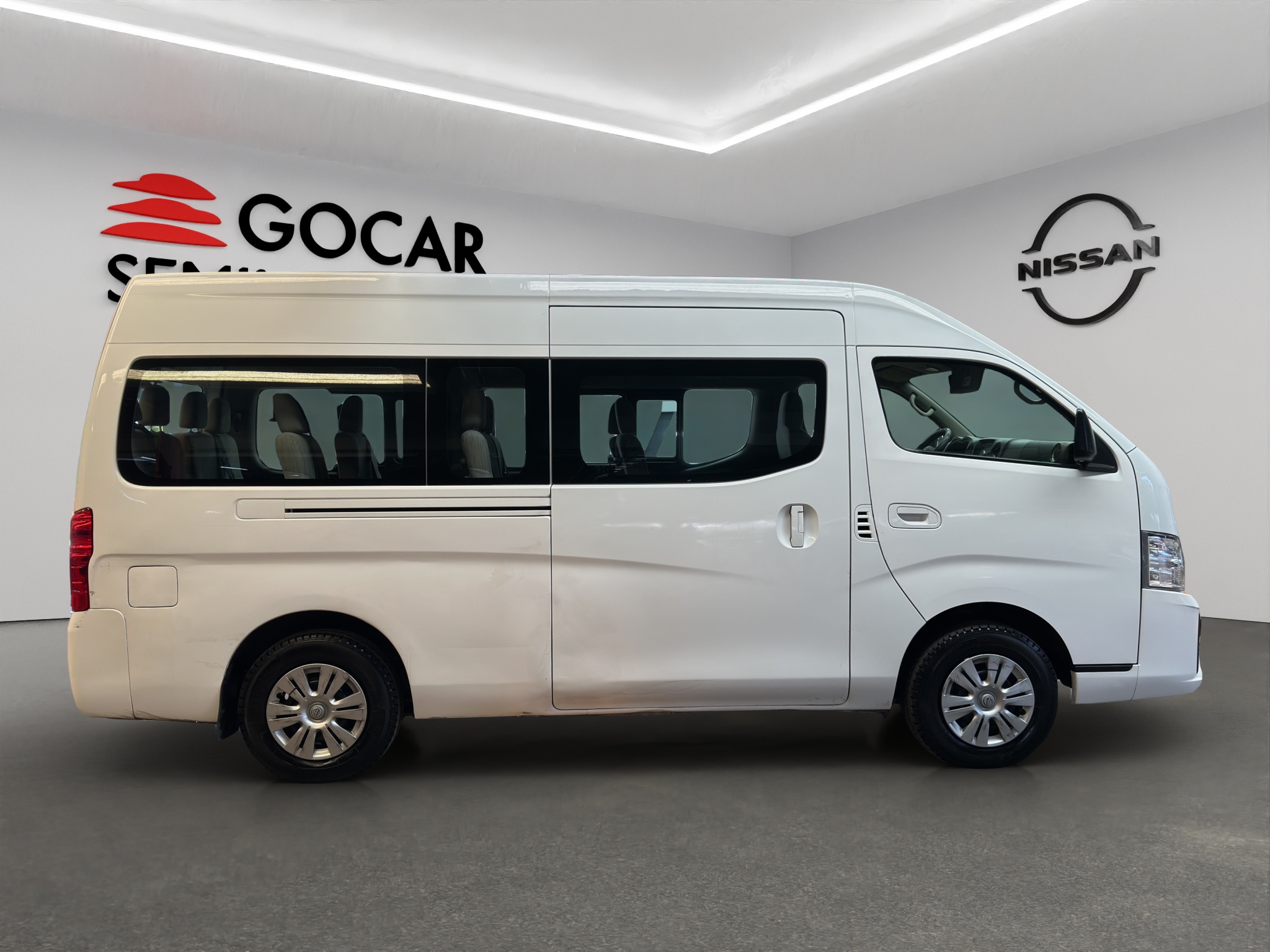 Nissan Urvan Pasajeros 4 pts. Amplia, TM5, a/ac., desem. tras., 14 pas. 2023
