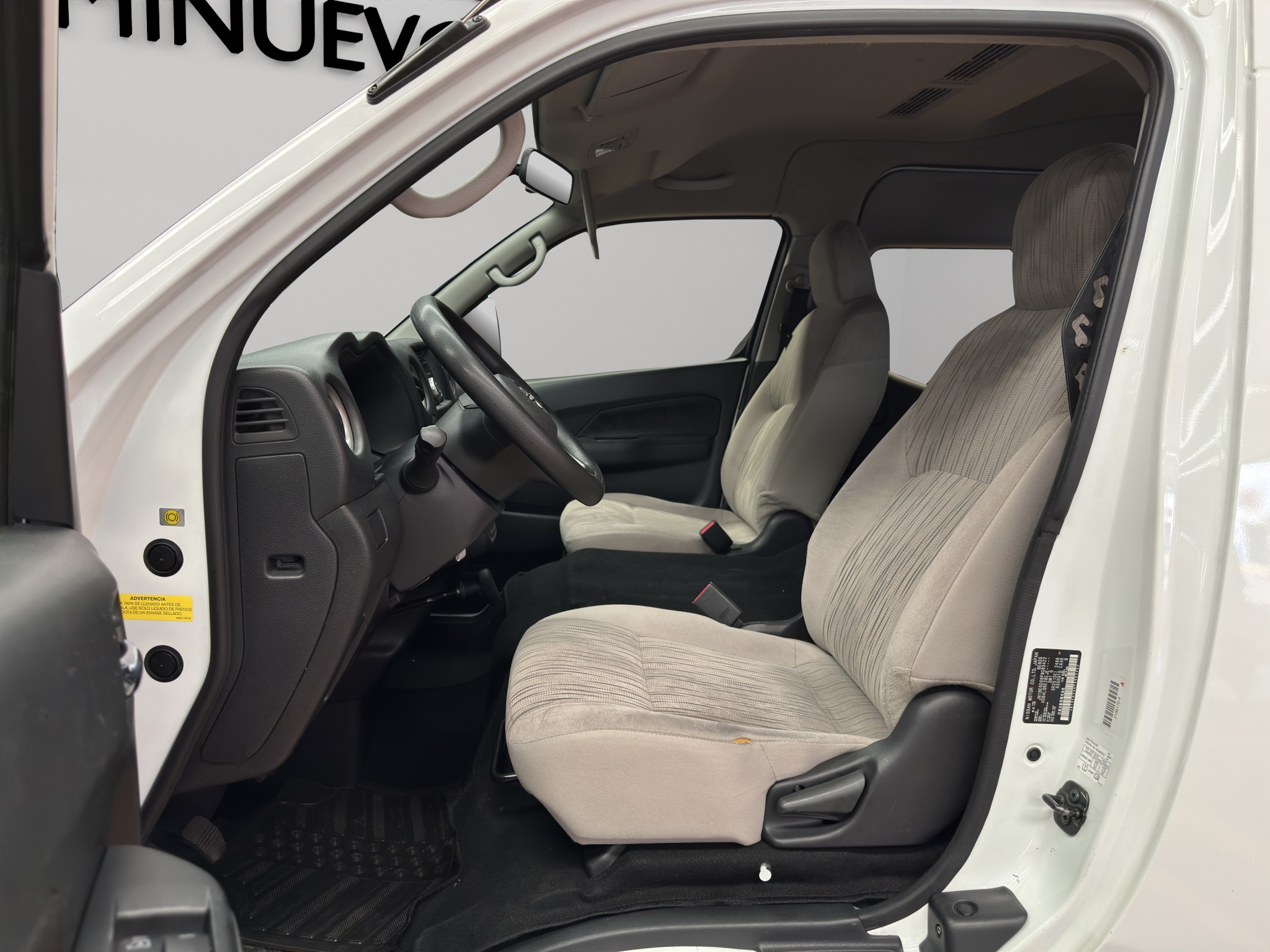 Nissan Urvan Pasajeros 4 pts. Amplia, TM5, a/ac., desem. tras., 14 pas. 2023