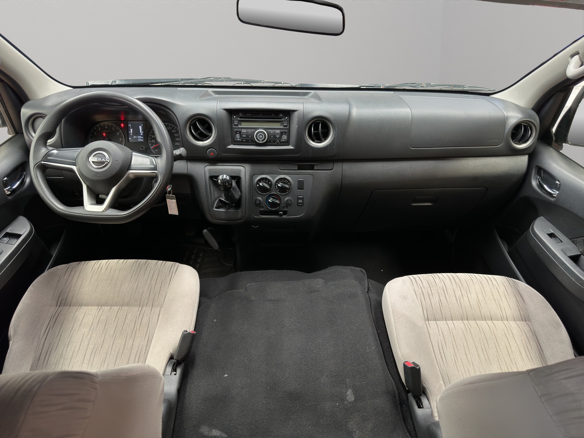 Nissan Urvan Pasajeros 4 pts. Amplia, TM5, a/ac., desem. tras., 14 pas. 2023