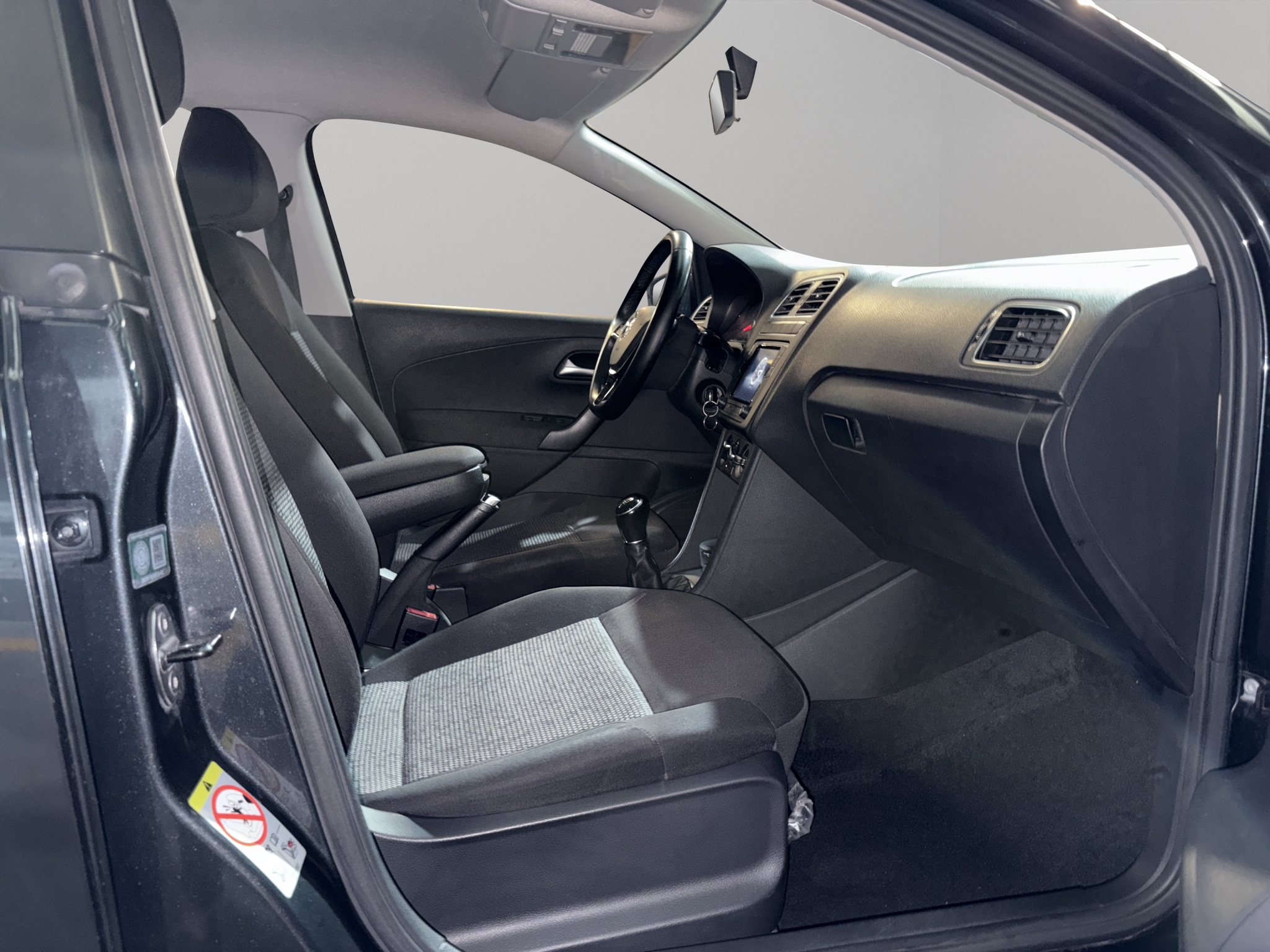 Volkswagen Polo 5 pts. HB Sound, 1.6l, TM5, f. niebla, RA-15 (línea anterior) 2020