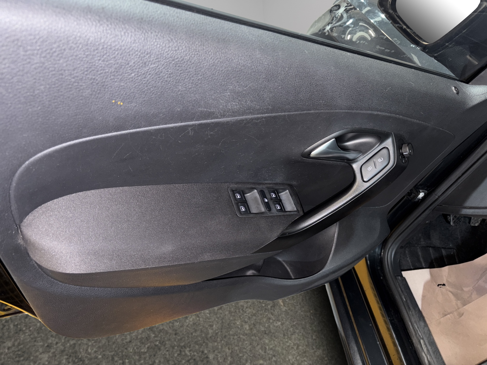 Volkswagen Polo 5 pts. HB Sound, 1.6l, TM5, f. niebla, RA-15 (línea anterior) 2020