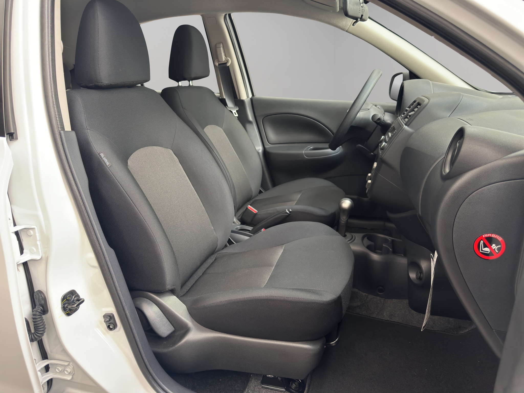 Nissan March 5 pts. HB Sense, TA, a/ac., R-14 2024