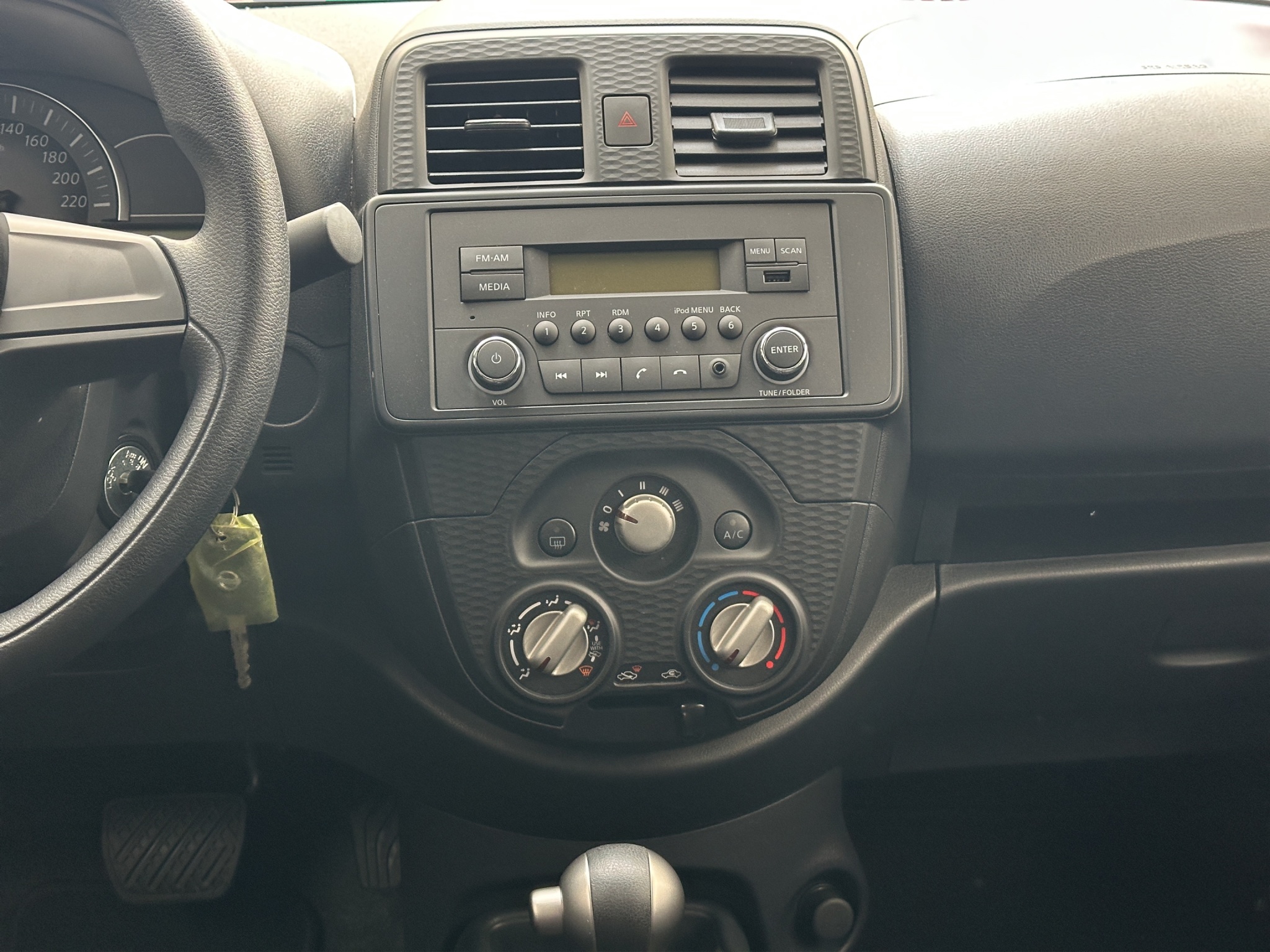 Nissan March 5 pts. HB Sense, TA, a/ac., R-14 2024
