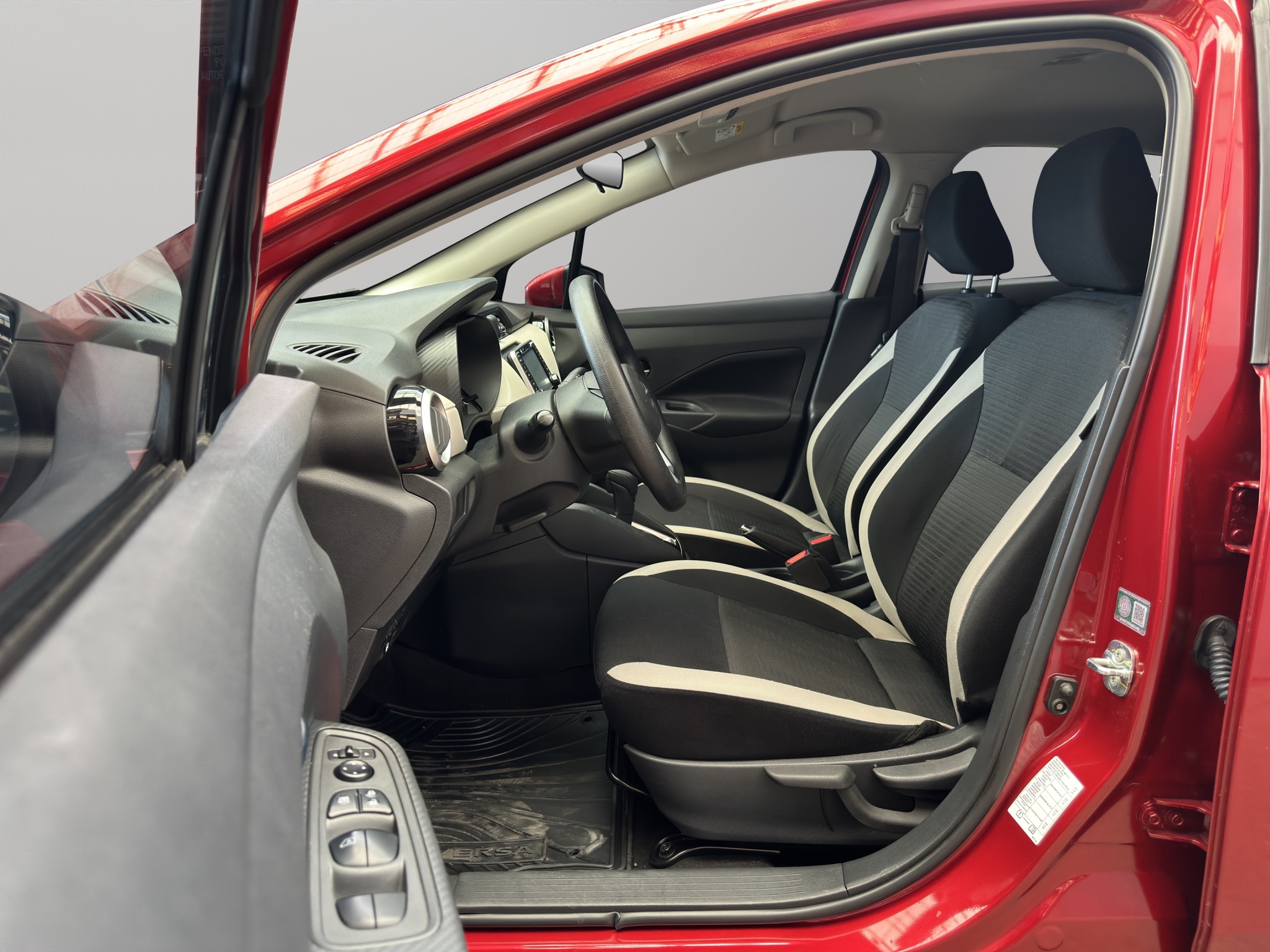Nissan Versa 4 pts. Advance, CVT, a/ac., VE, f. niebla, RA-16(línea anterior) 2022