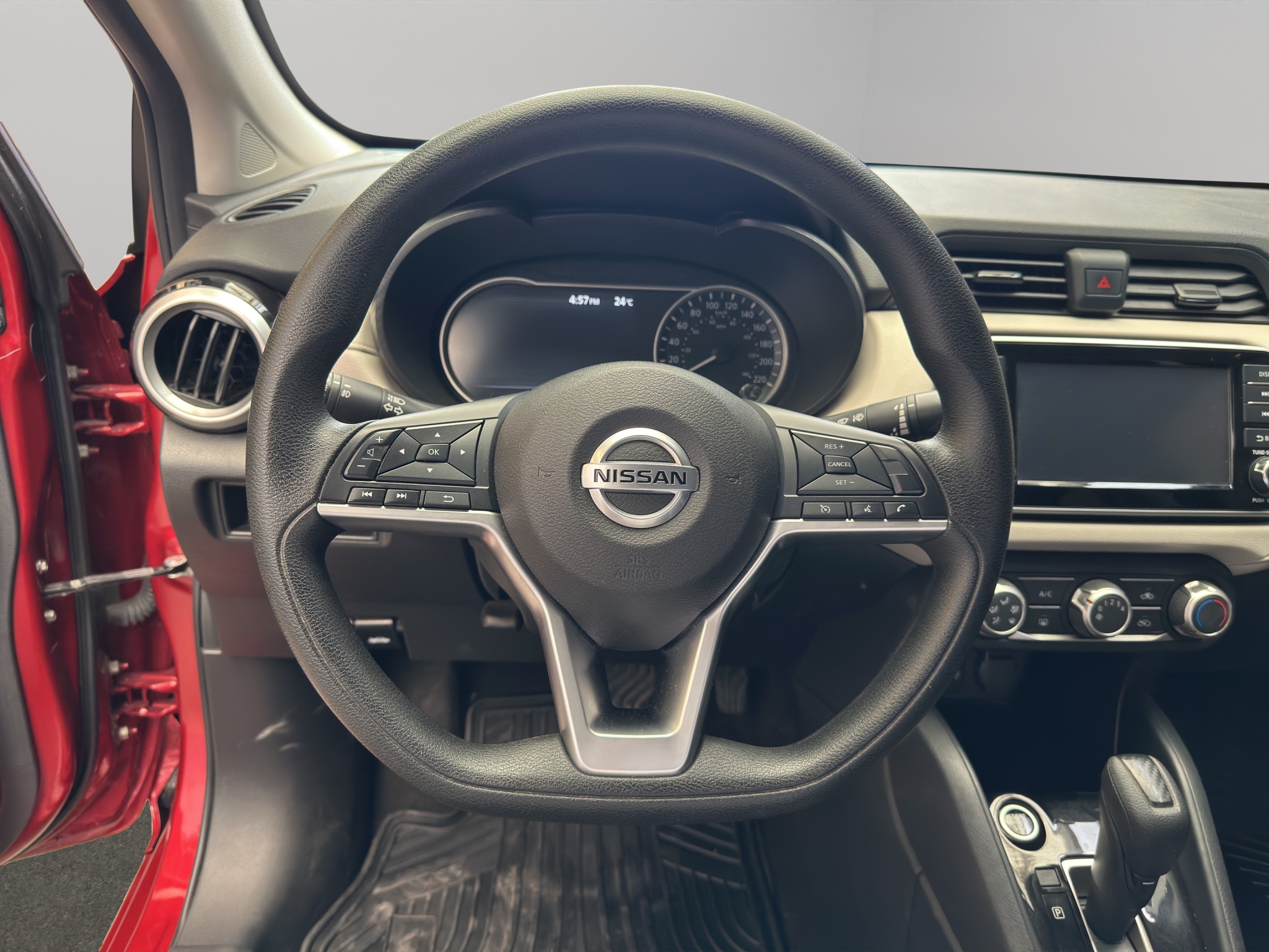 Nissan Versa 4 pts. Advance, CVT, a/ac., VE, f. niebla, RA-16(línea anterior) 2022