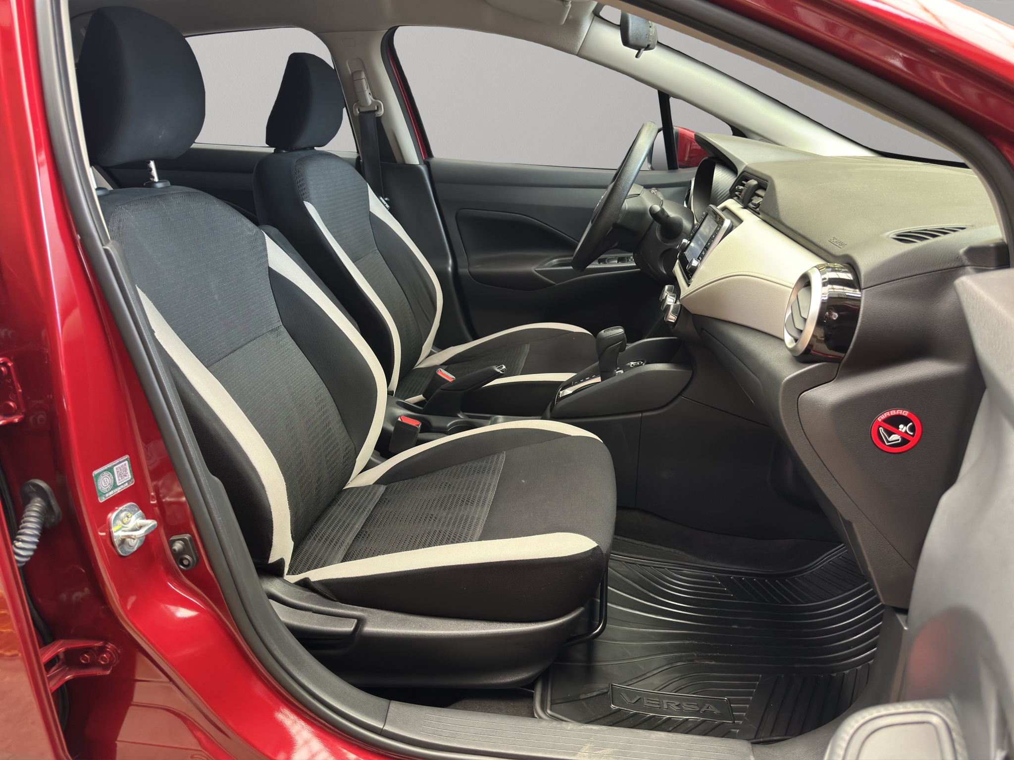 Nissan Versa 4 pts. Advance, CVT, a/ac., VE, f. niebla, RA-16(línea anterior) 2022