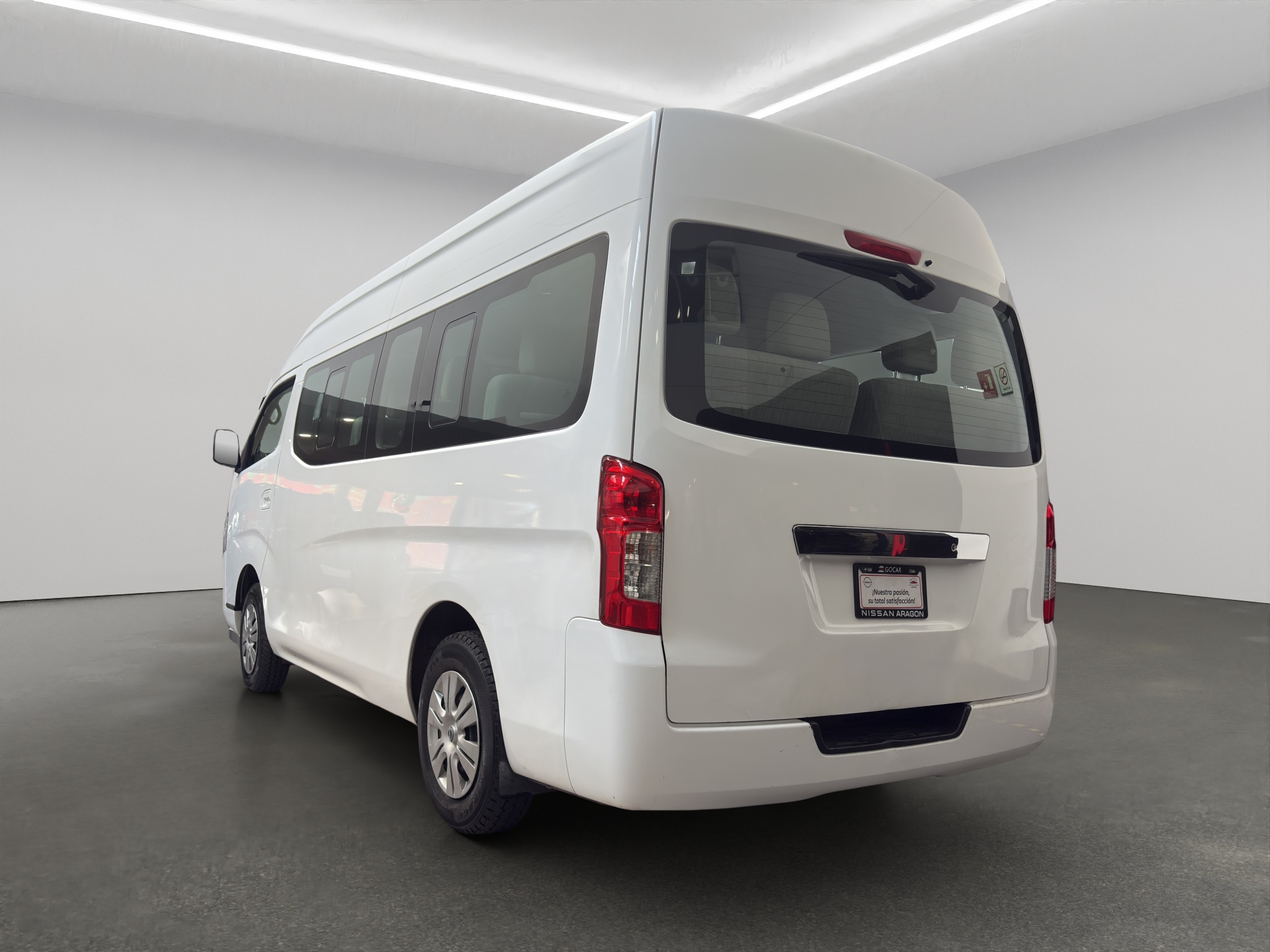 Nissan Urvan Pasajeros 4 pts. Amplia, TM5, a/ac., desem. tras., 14 pas. 2023