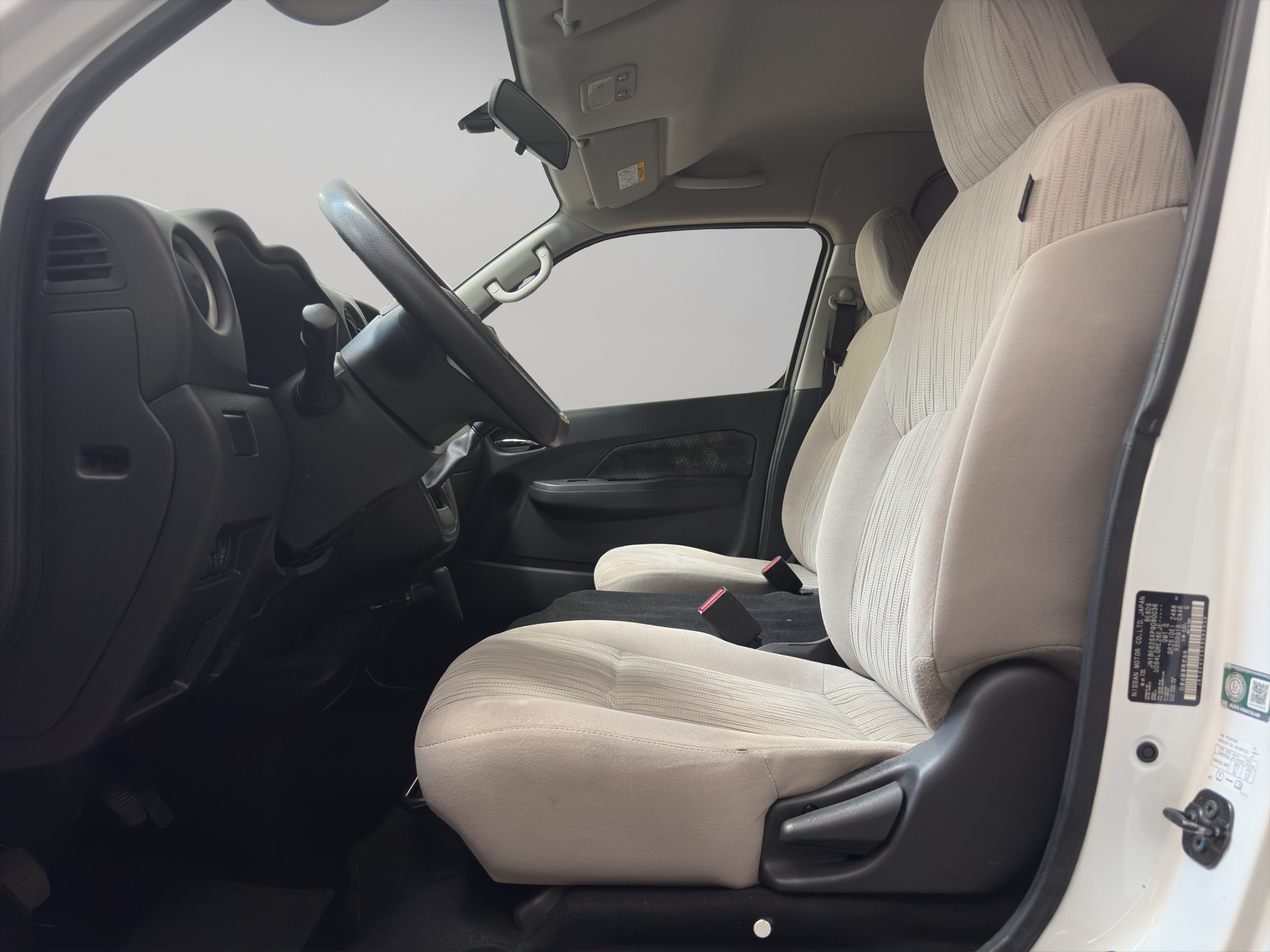 Nissan Urvan Pasajeros 4 pts. Amplia, TM5, a/ac., desem. tras., 14 pas. 2023
