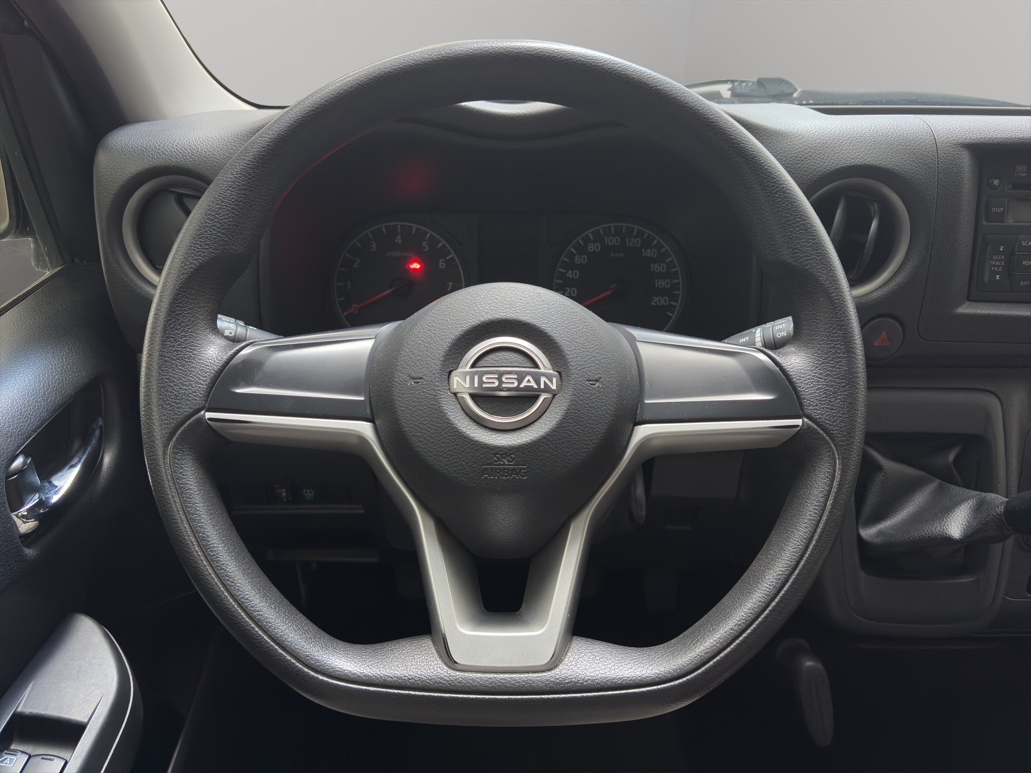 Nissan Urvan Pasajeros 4 pts. Amplia, TM5, a/ac., desem. tras., 14 pas. 2023