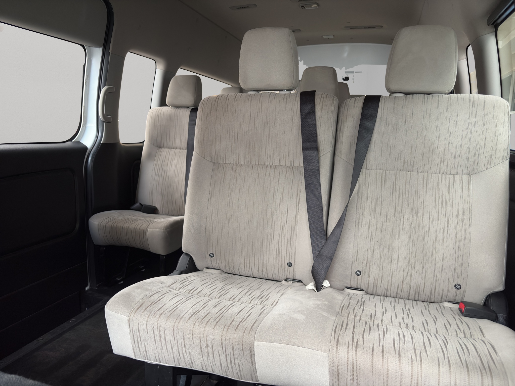 Nissan Urvan Pasajeros 4 pts. Amplia, TM5, a/ac., desem. tras., 14 pas. 2023