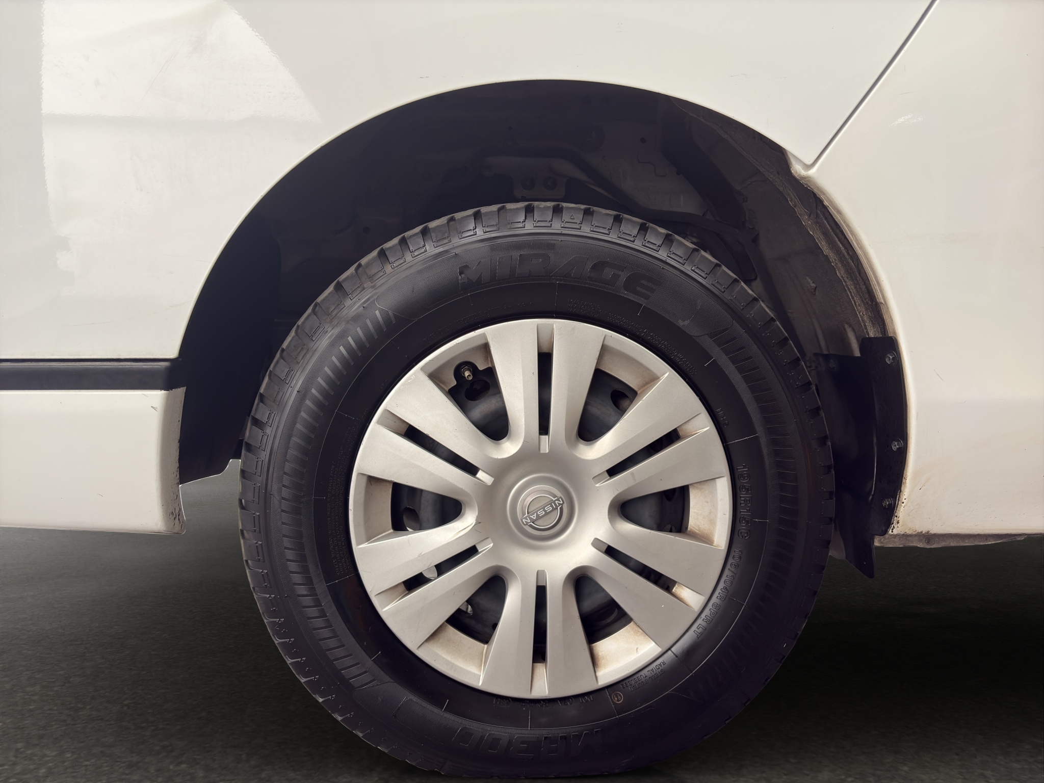Nissan Urvan Pasajeros 4 pts. Amplia, TM5, a/ac., desem. tras., 14 pas. 2023
