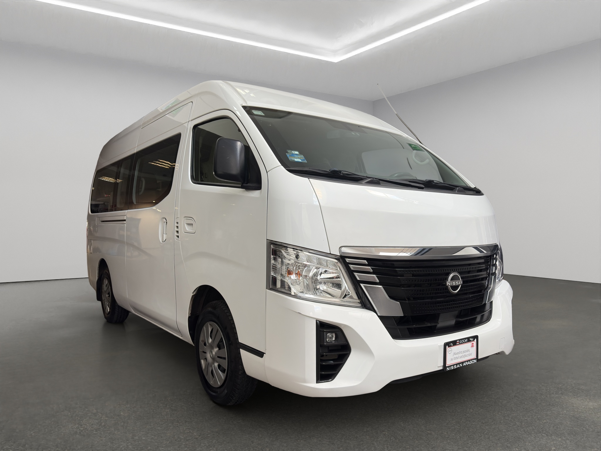 Nissan Urvan Pasajeros 4 pts. Amplia, TM5, a/ac., desem. tras., 14 pas. 2023