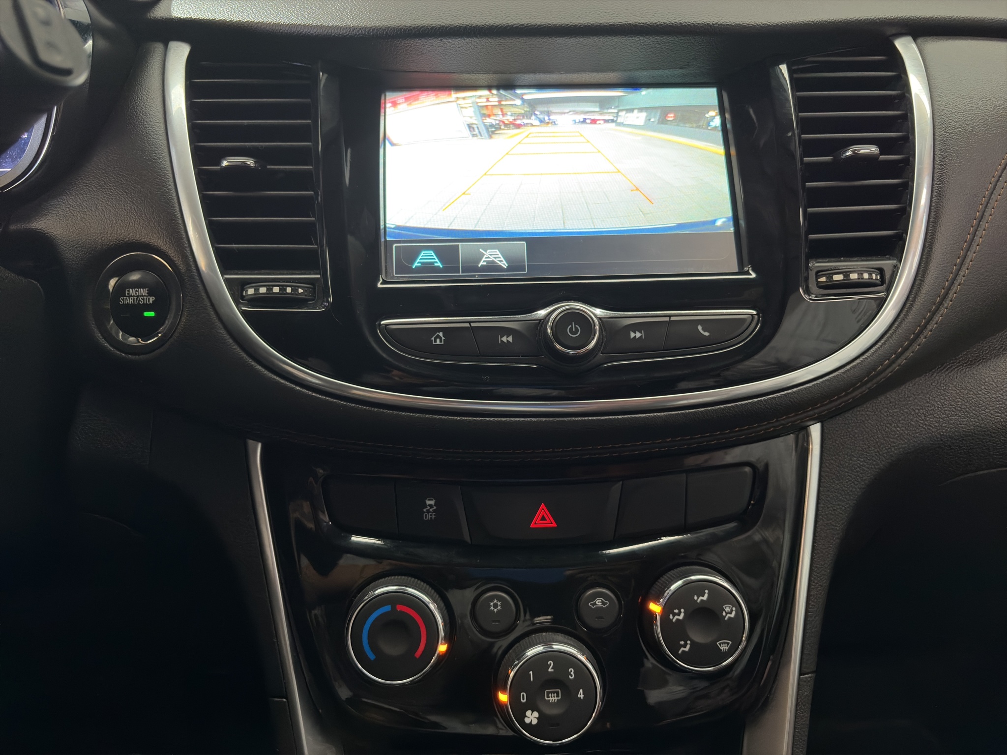 Chevrolet Trax  5 pts. Premier, 1.8l, TA, piel, QC, f. niebla, RA-18 (línea anterior) 2020