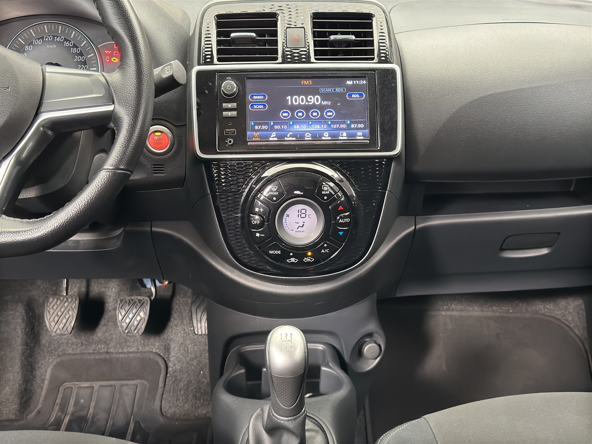 Nissan March 5 pts. HB Exclusive, TM5, a/ac. Aut., VE, RA-16 2024